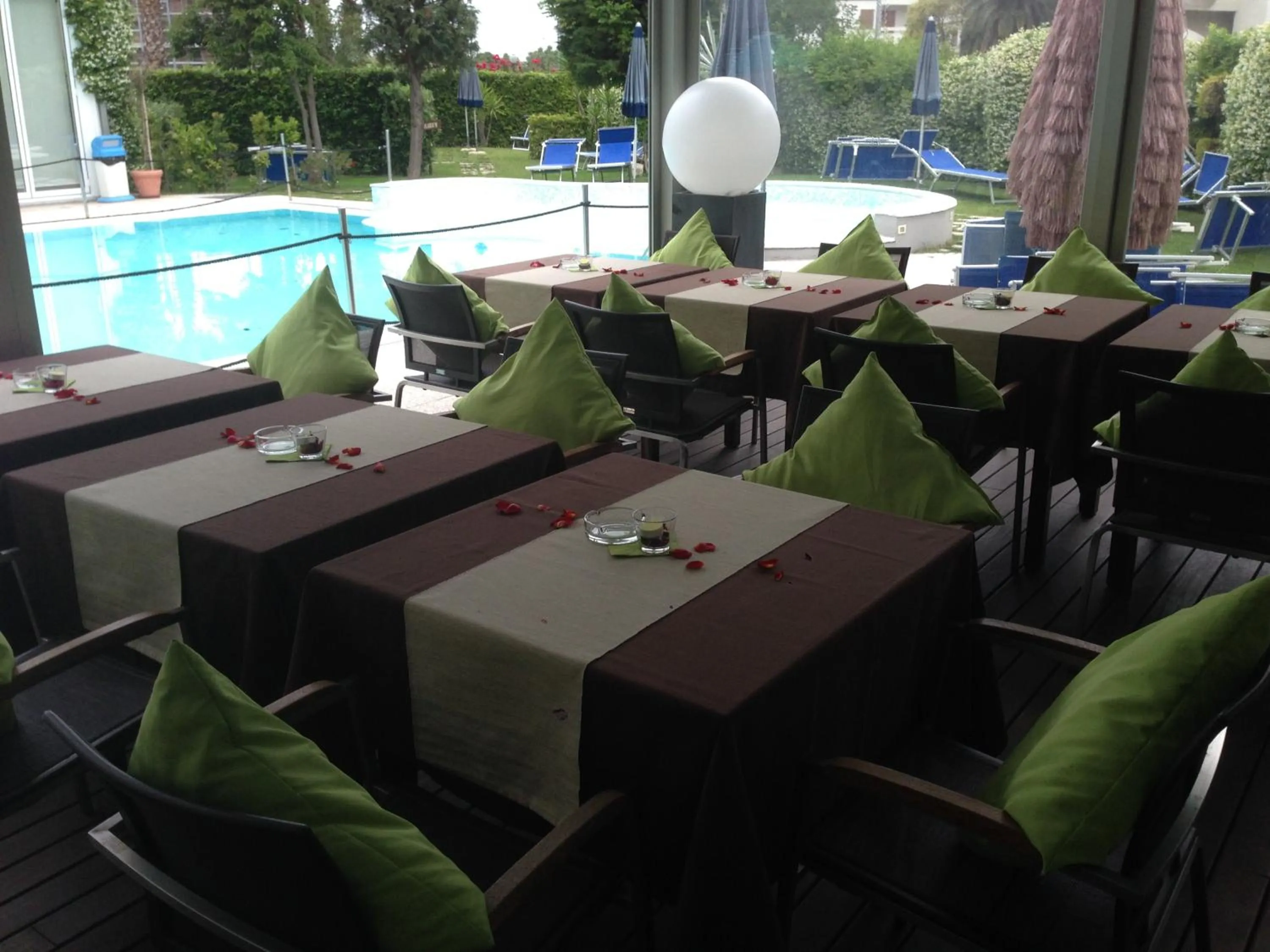 Lounge or bar in SeaPark SPA Resort