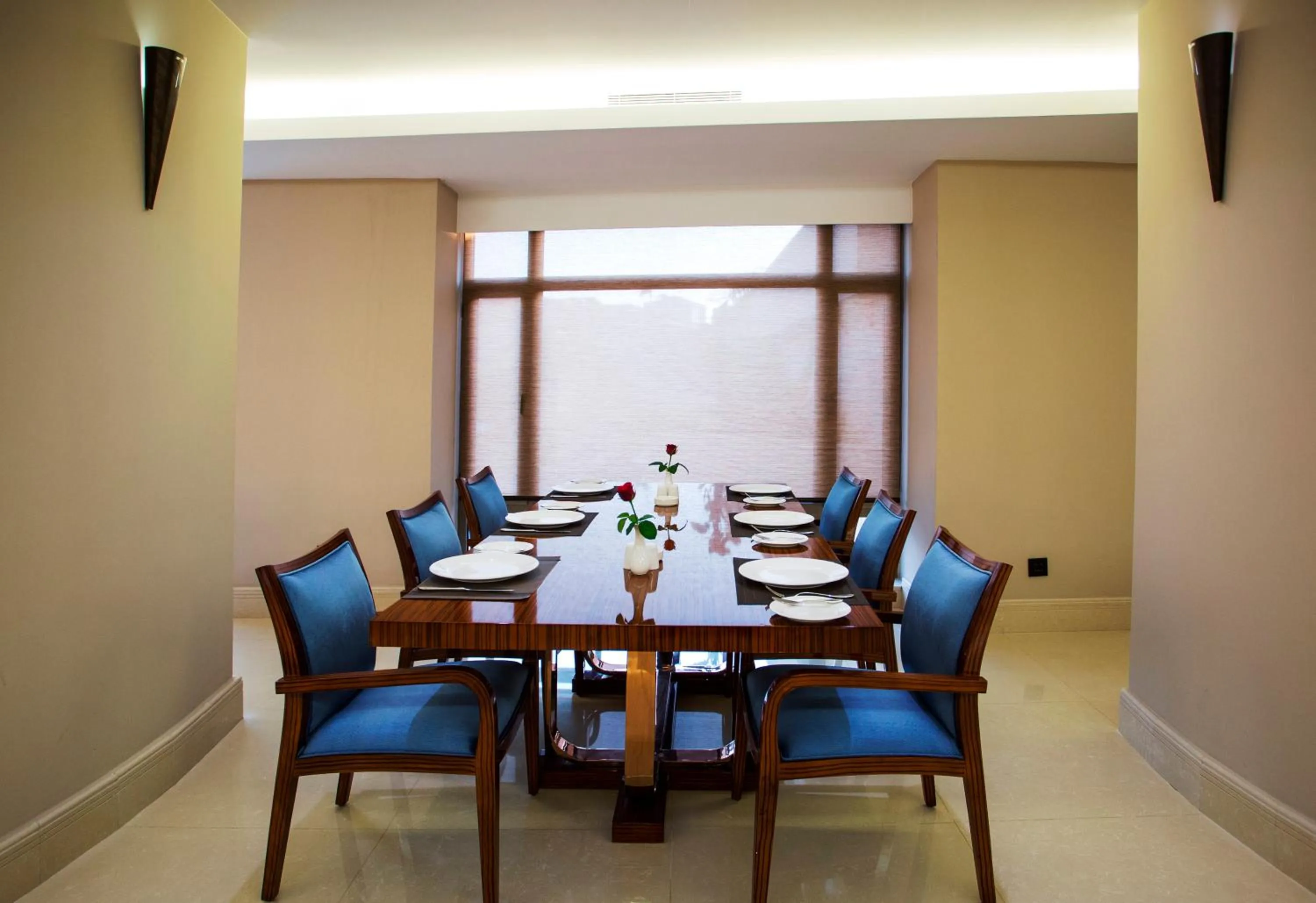 Restaurant/places to eat in The Rooms Boutique Hotel