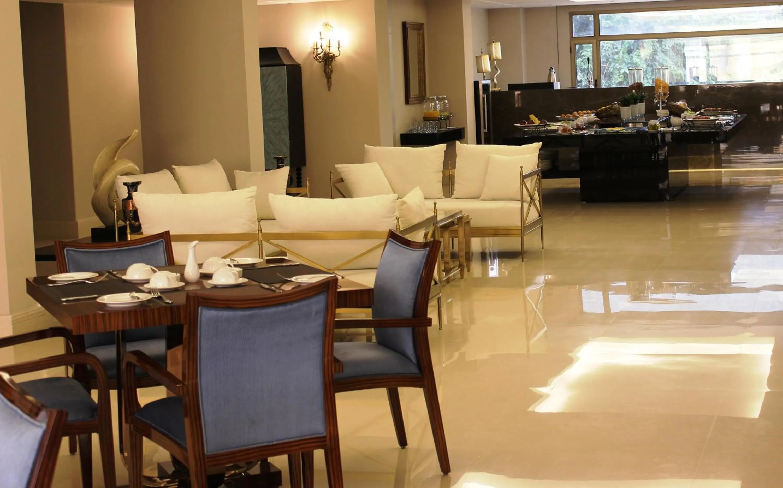 Restaurant/places to eat in The Rooms Boutique Hotel