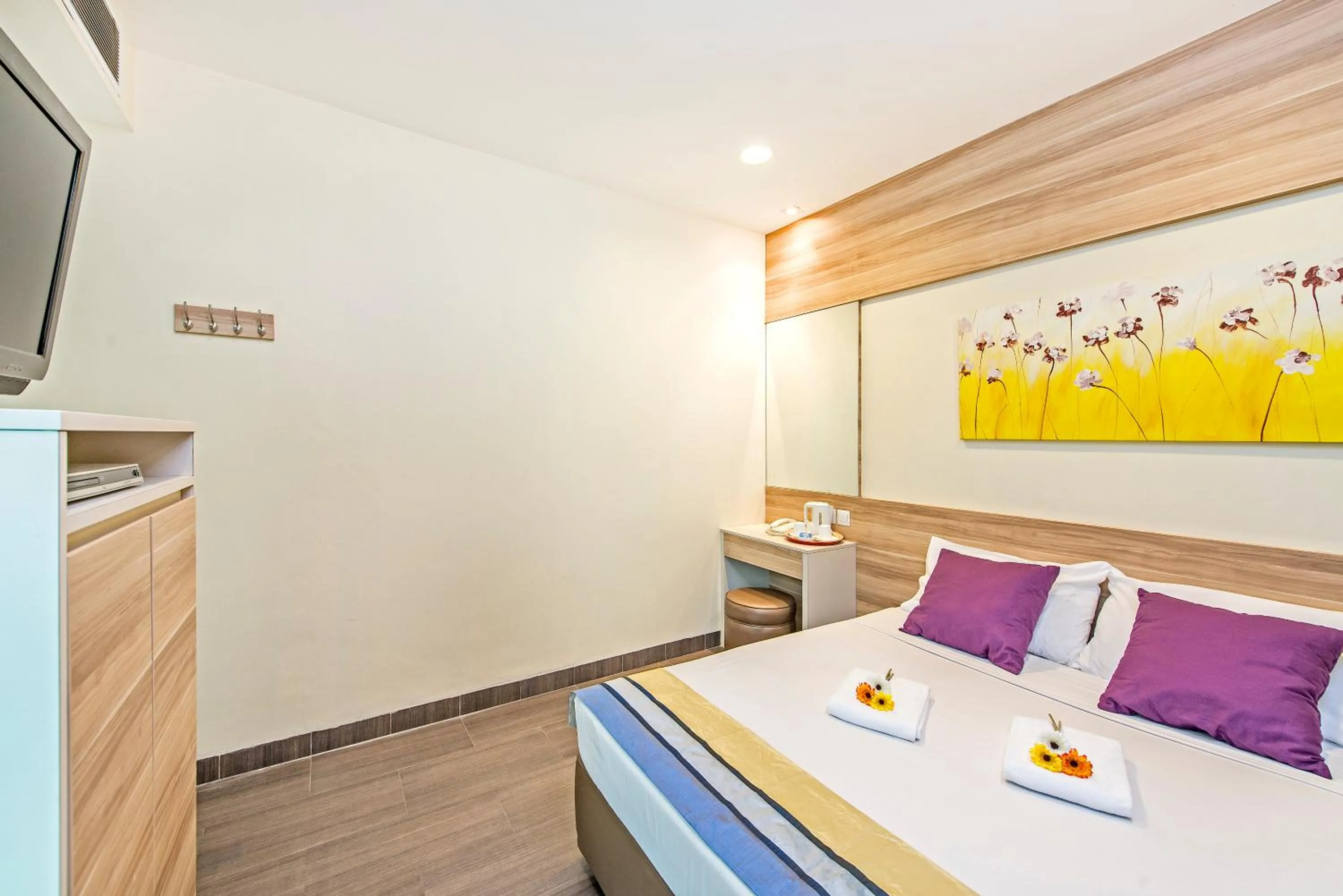 Photo of the whole room, Bed in Hotel 81 Dickson