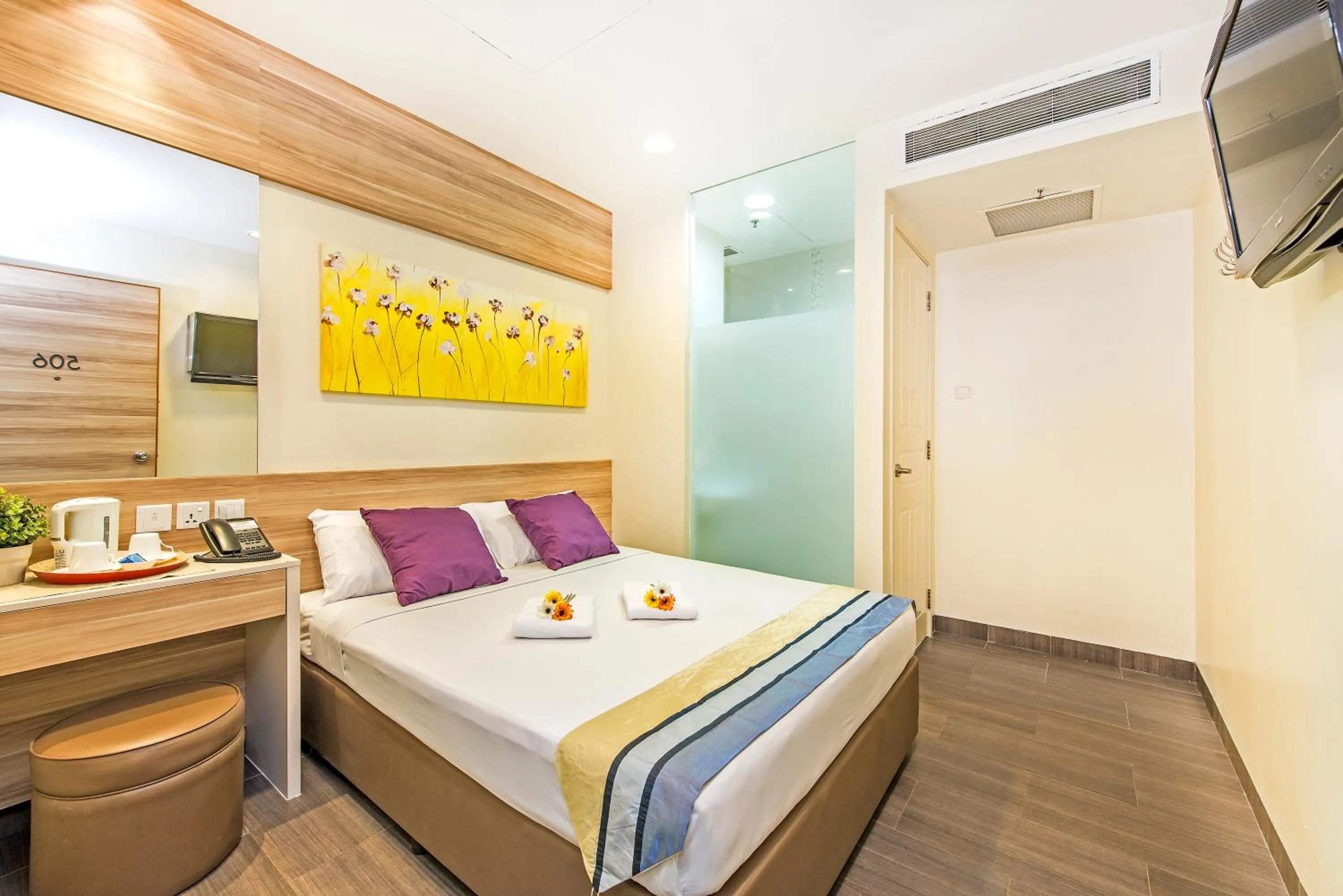 Bed in Hotel 81 Dickson