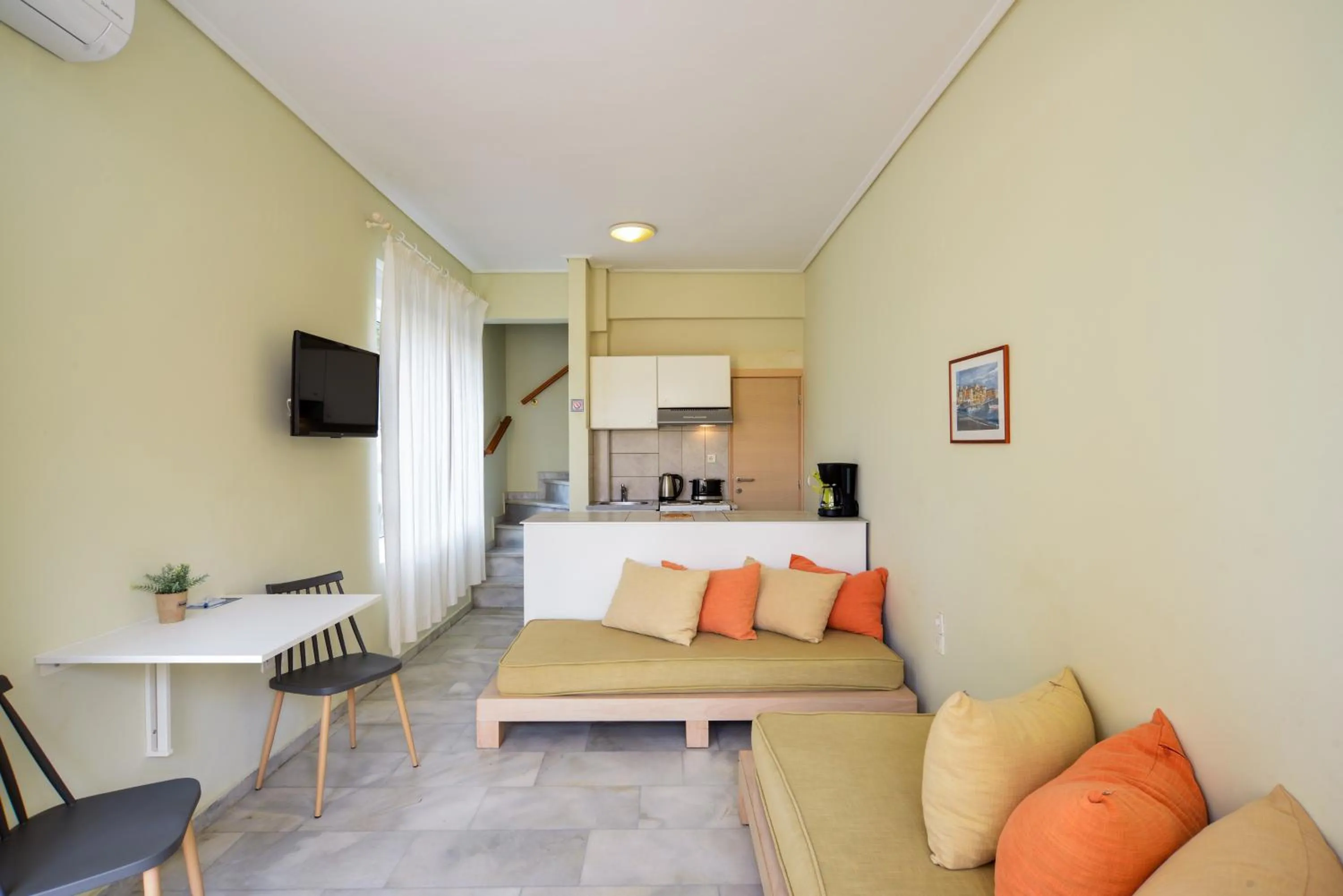 TV and multimedia in Elma's Dream Apartments & Villas