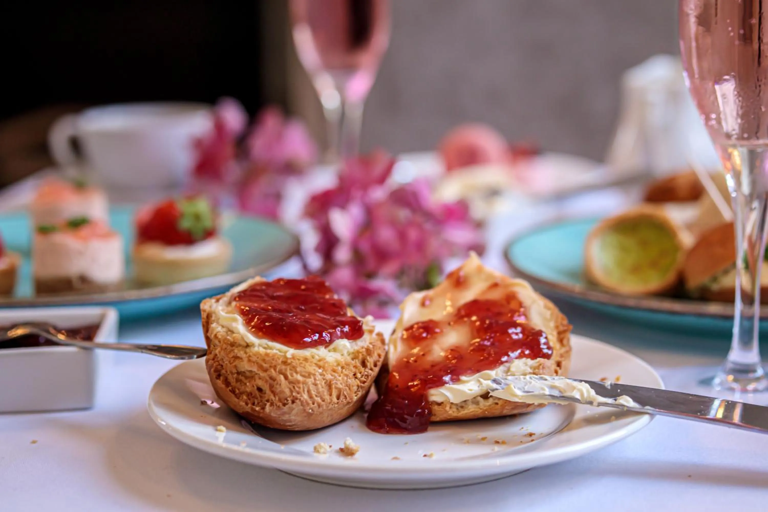 Food and drinks in Barnett Hill Hotel