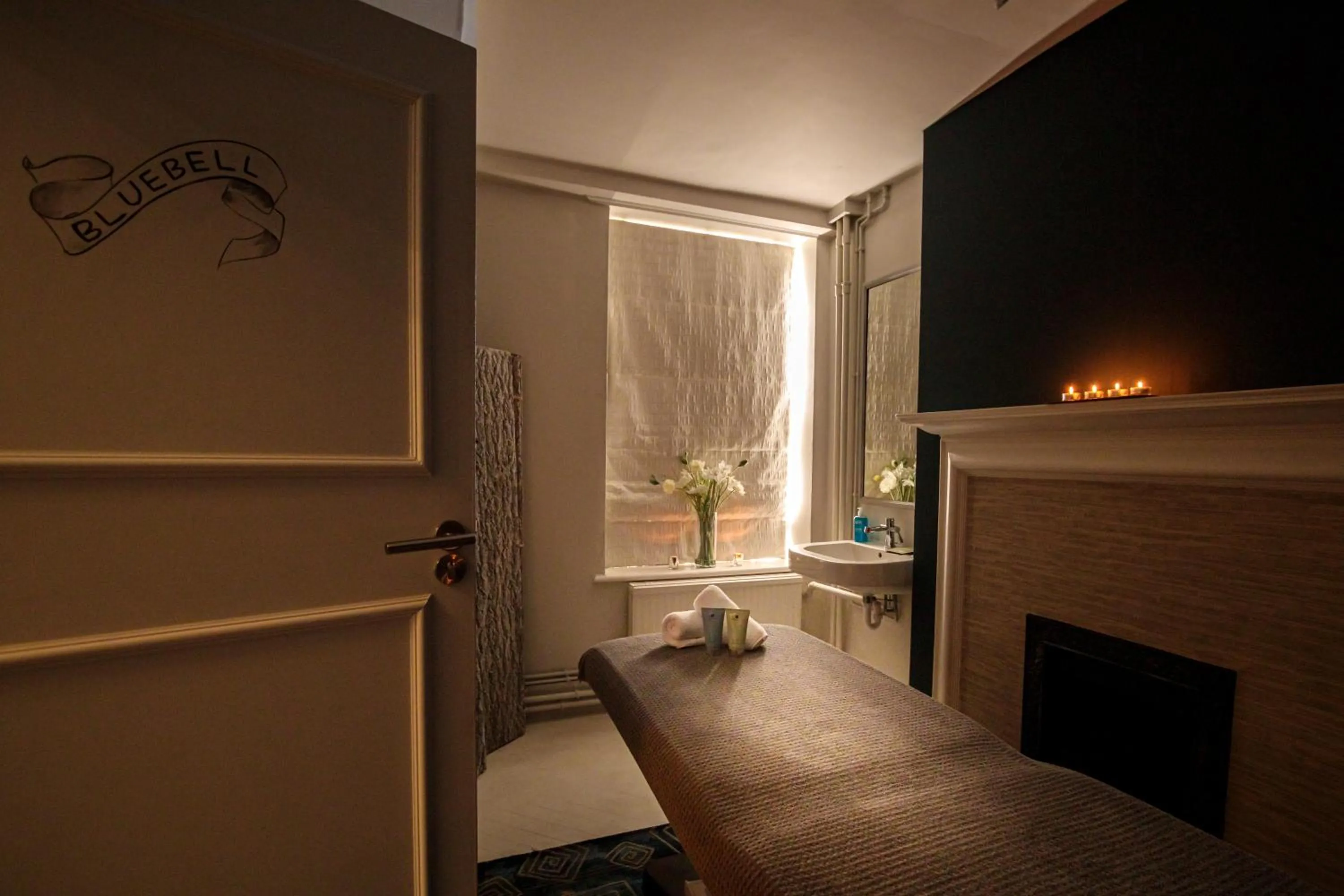 Massage, Bed in Barnett Hill Hotel