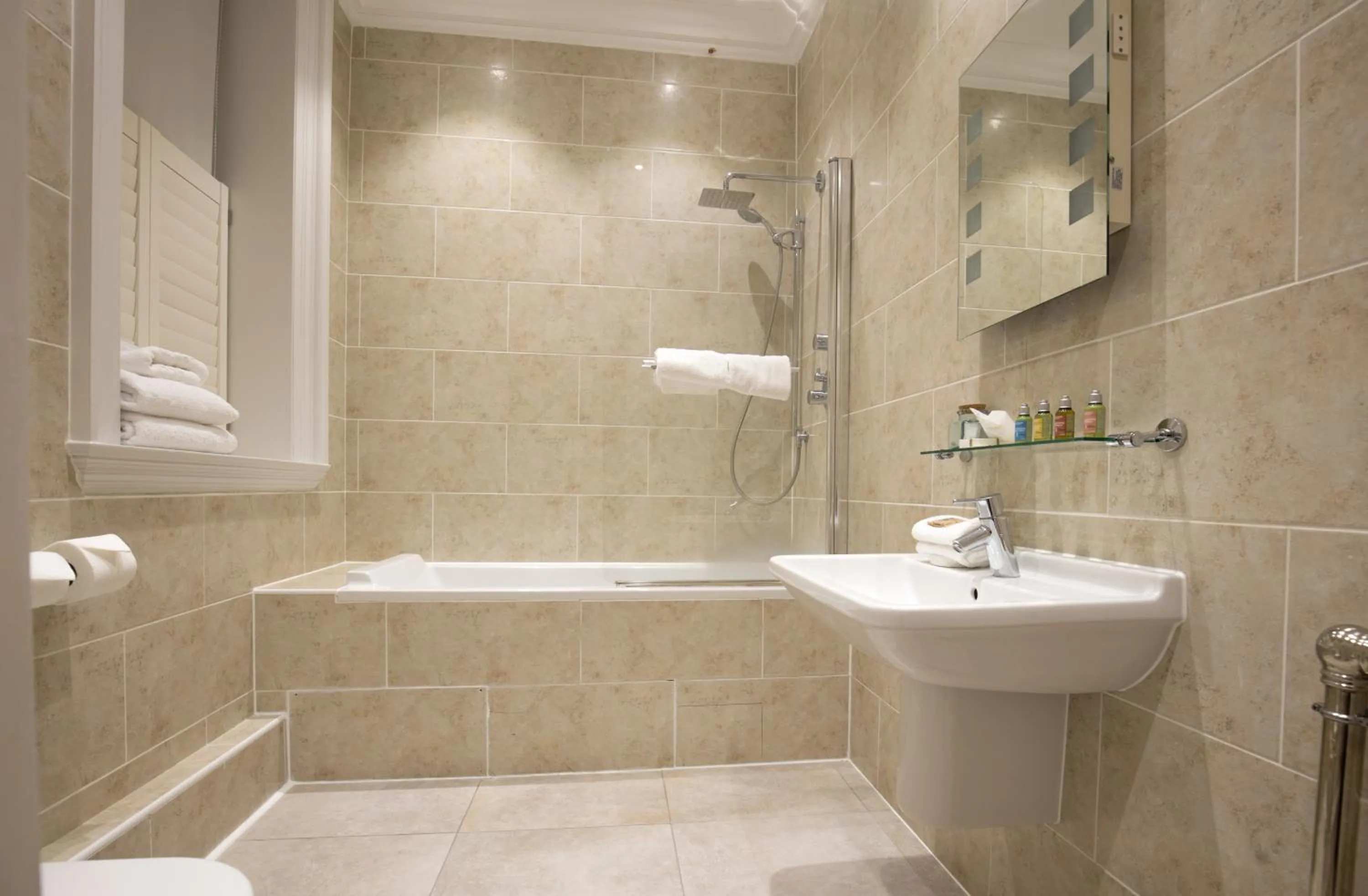 Bathroom in Barnett Hill Hotel