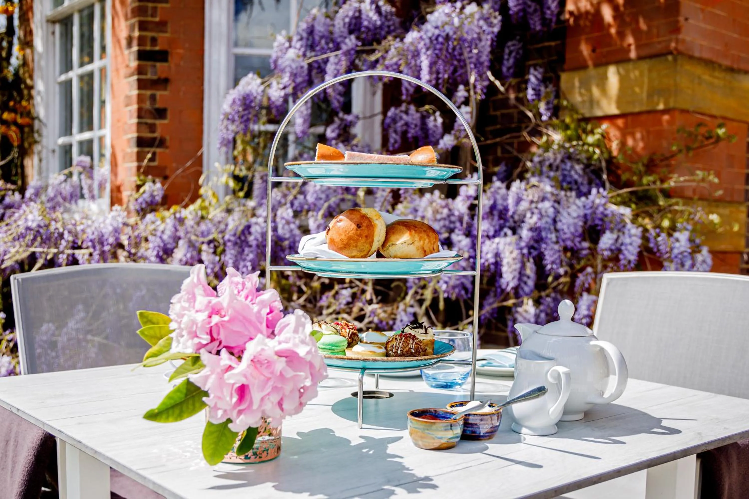 Spring in Barnett Hill Hotel