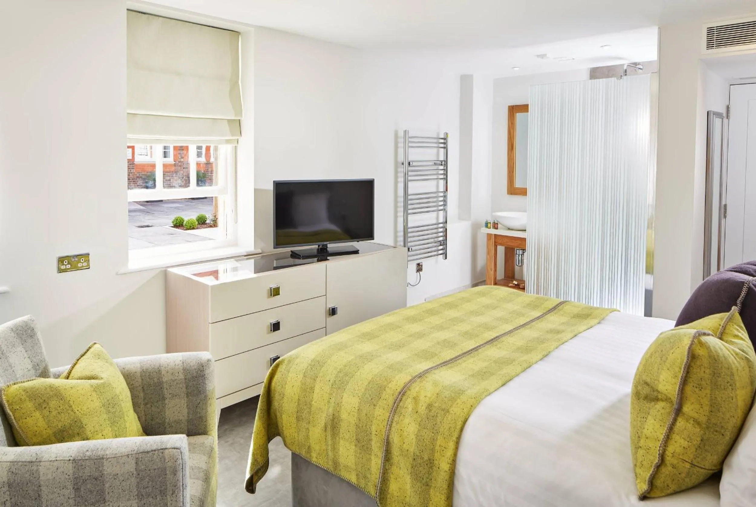 Bedroom, Bed in Barnett Hill Hotel