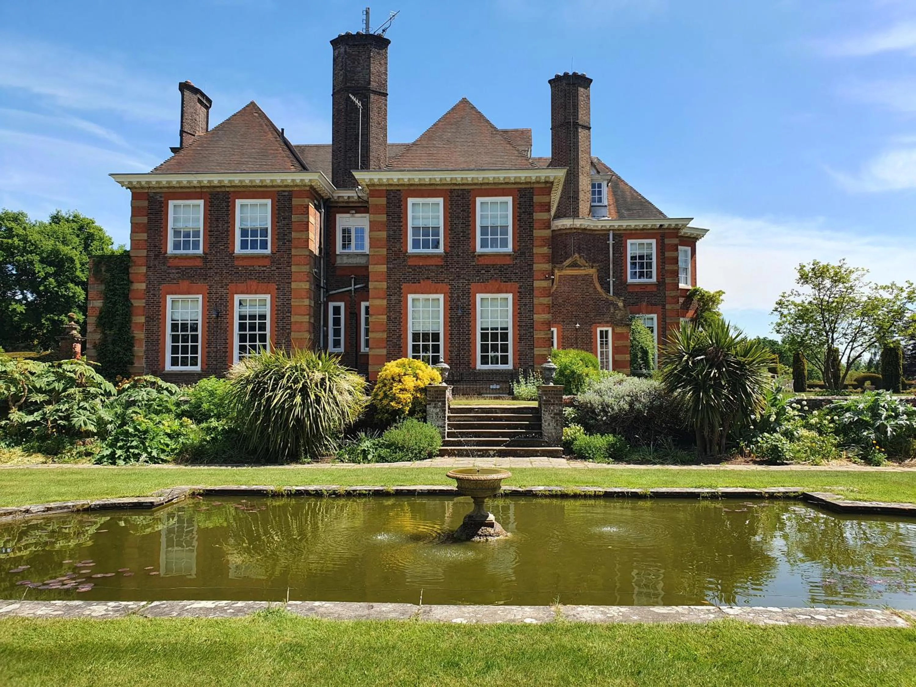 Property building in Barnett Hill Hotel