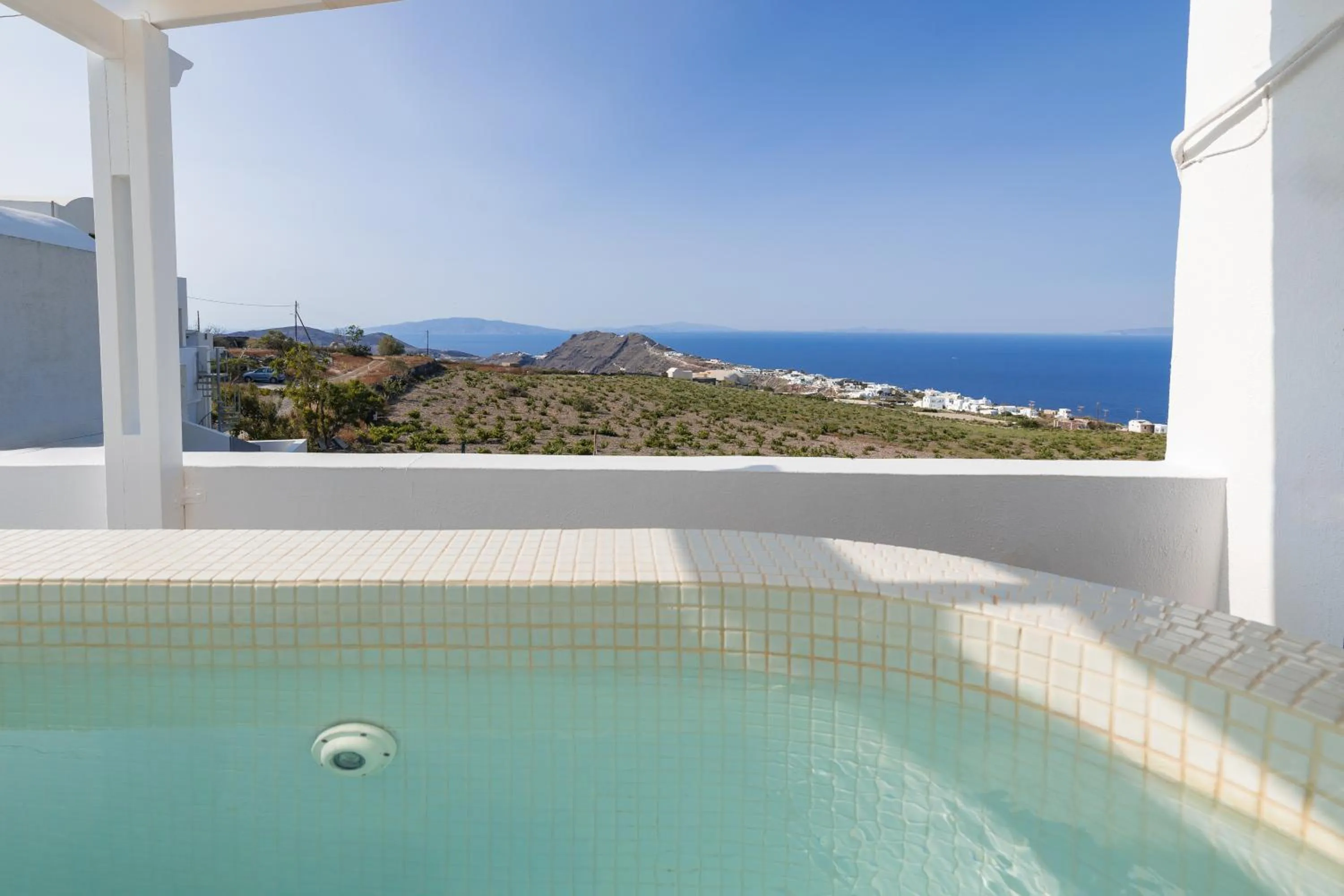 Hot Tub in Villa Happening