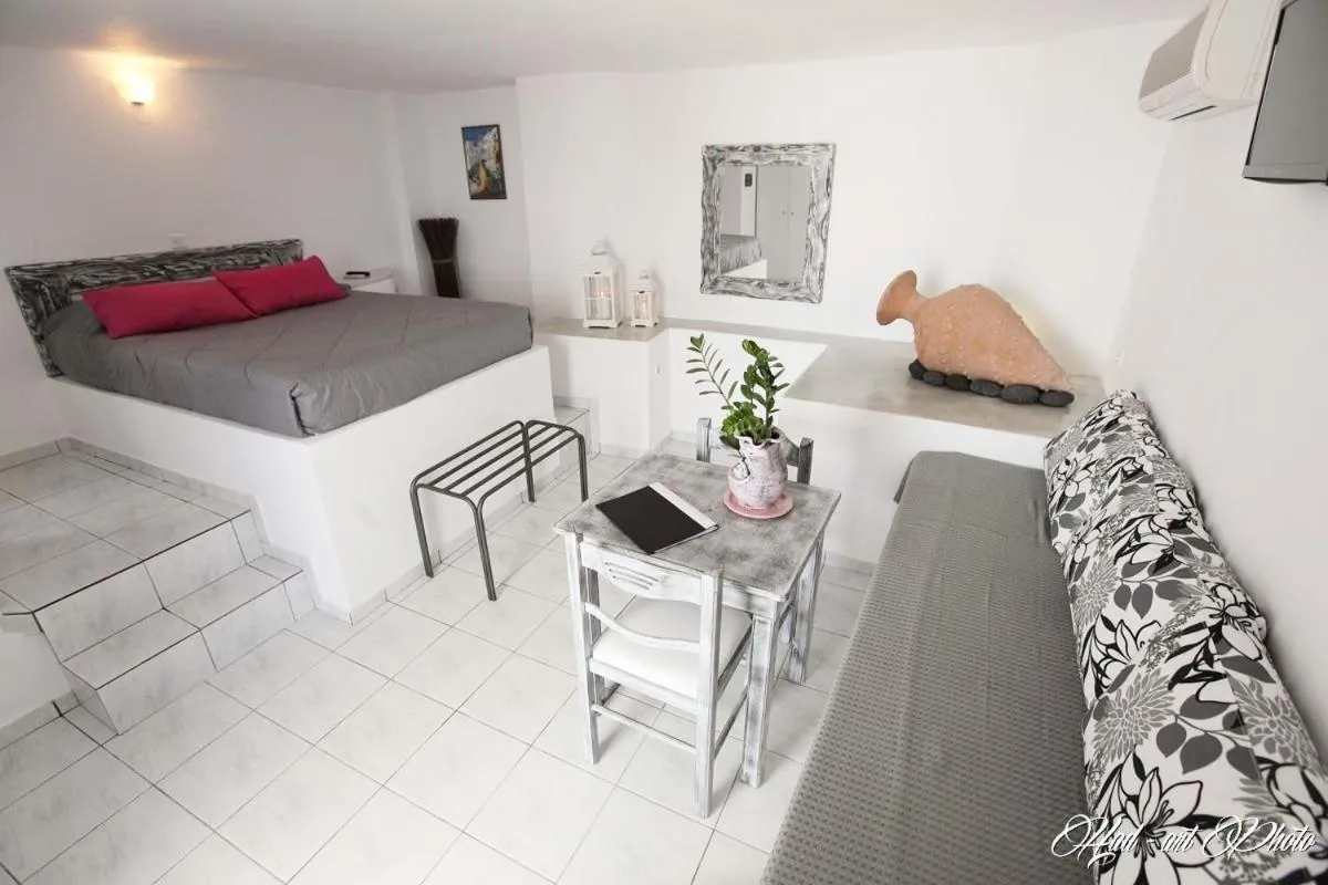 Photo of the whole room in Villa Happening