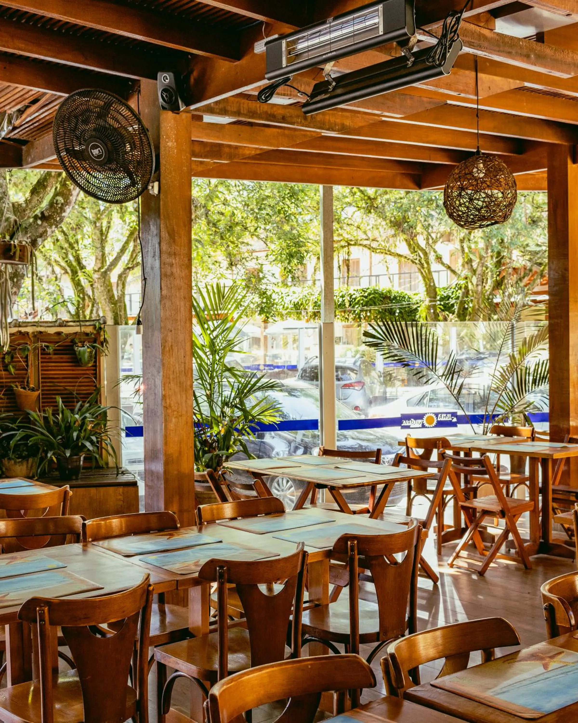 Restaurant/places to eat in Pousada Ilha Vitoria