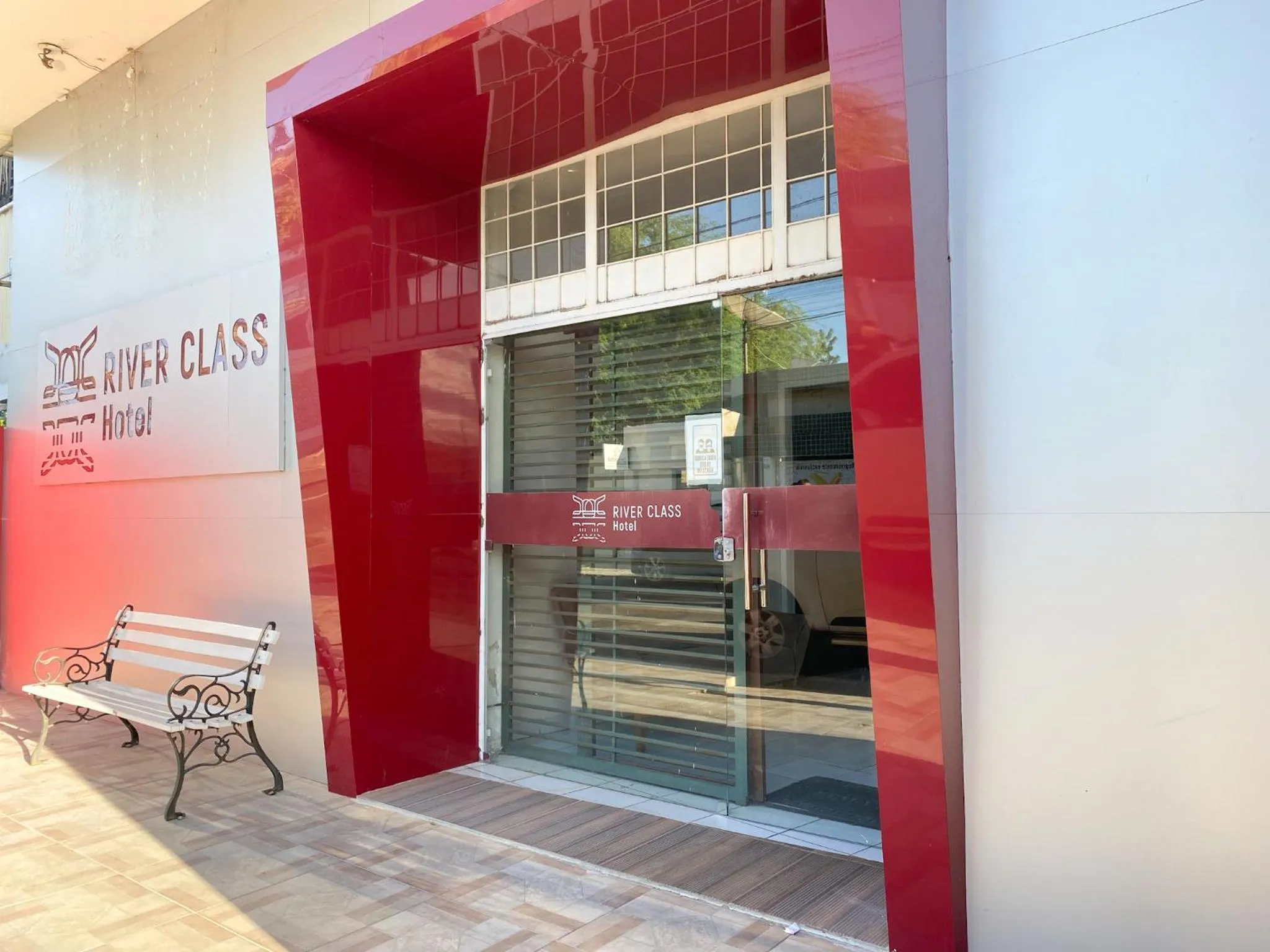 Facade/entrance in River Class Hotel