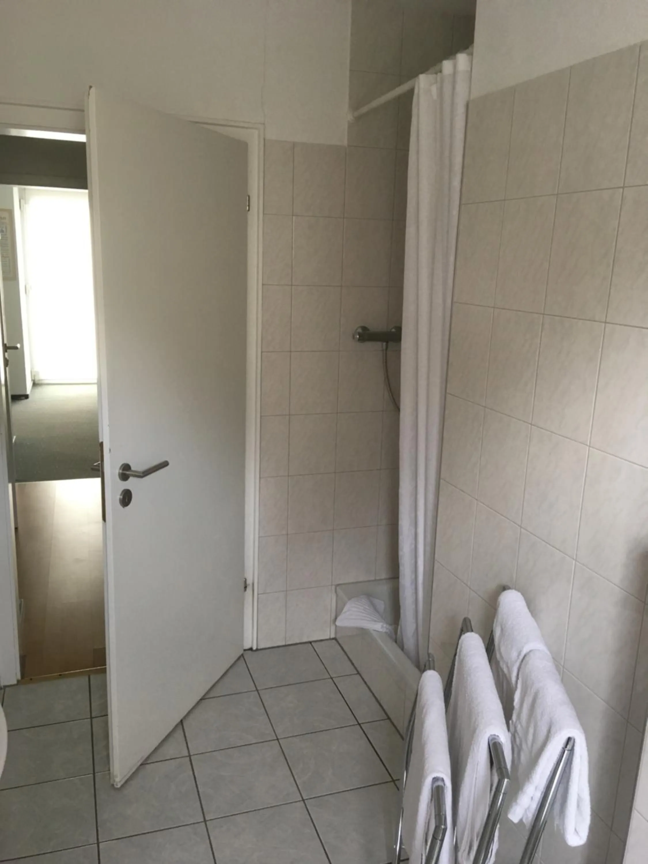 Shower in Hotel Garni-Tell