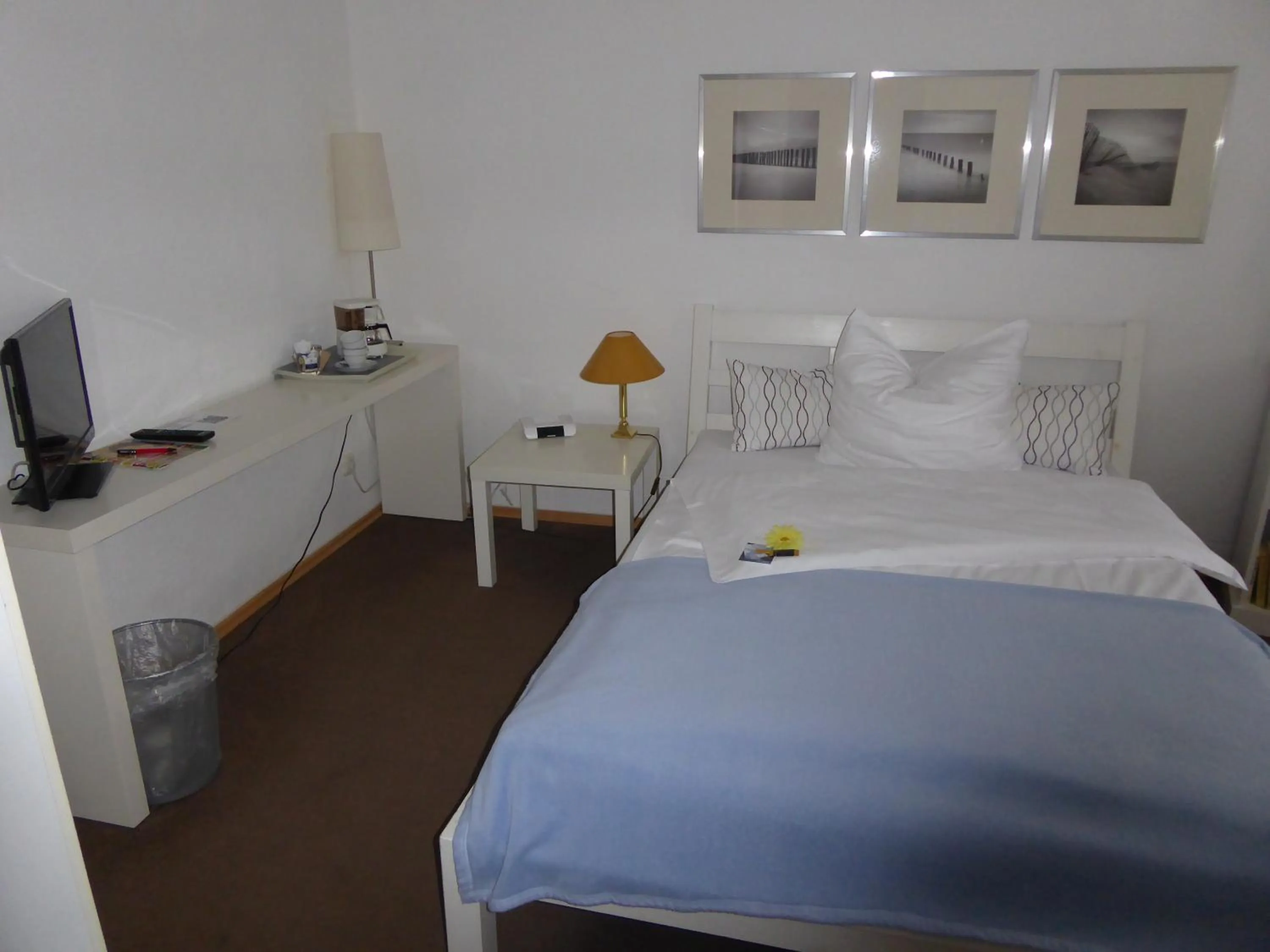Photo of the whole room, Bed in Hotel Garni-Tell