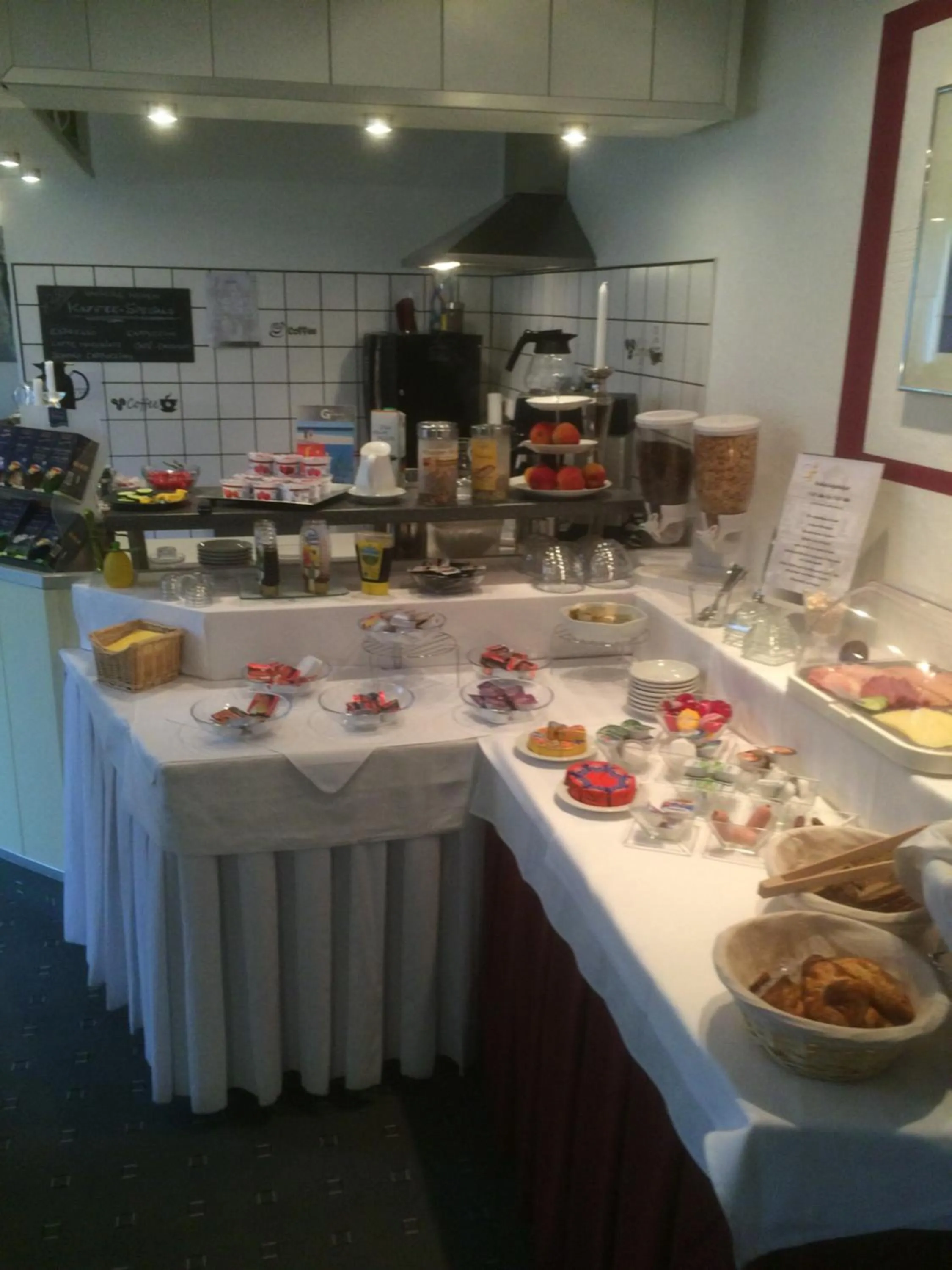 Breakfast in Hotel Garni-Tell