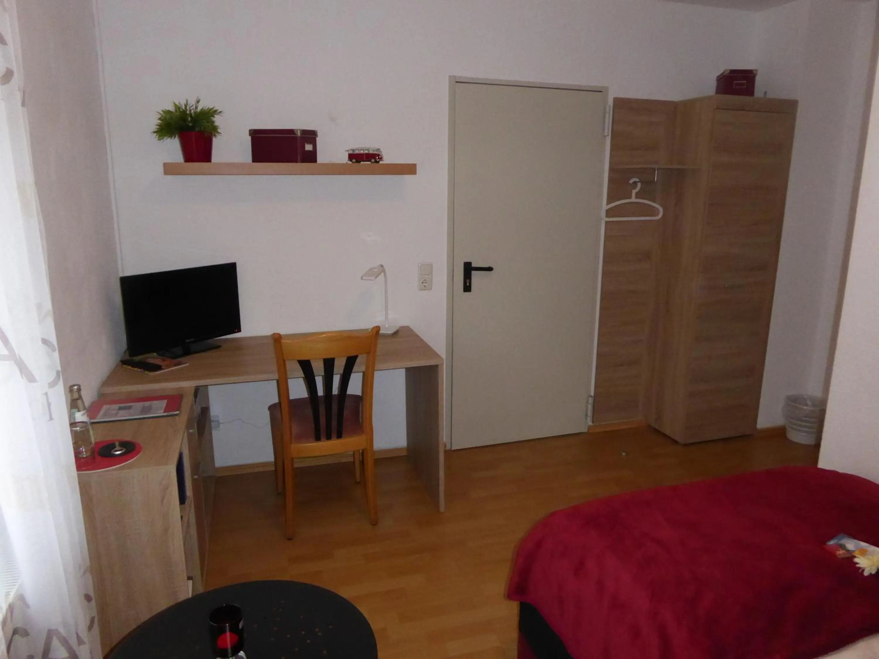 Photo of the whole room, Bed in Hotel Garni-Tell