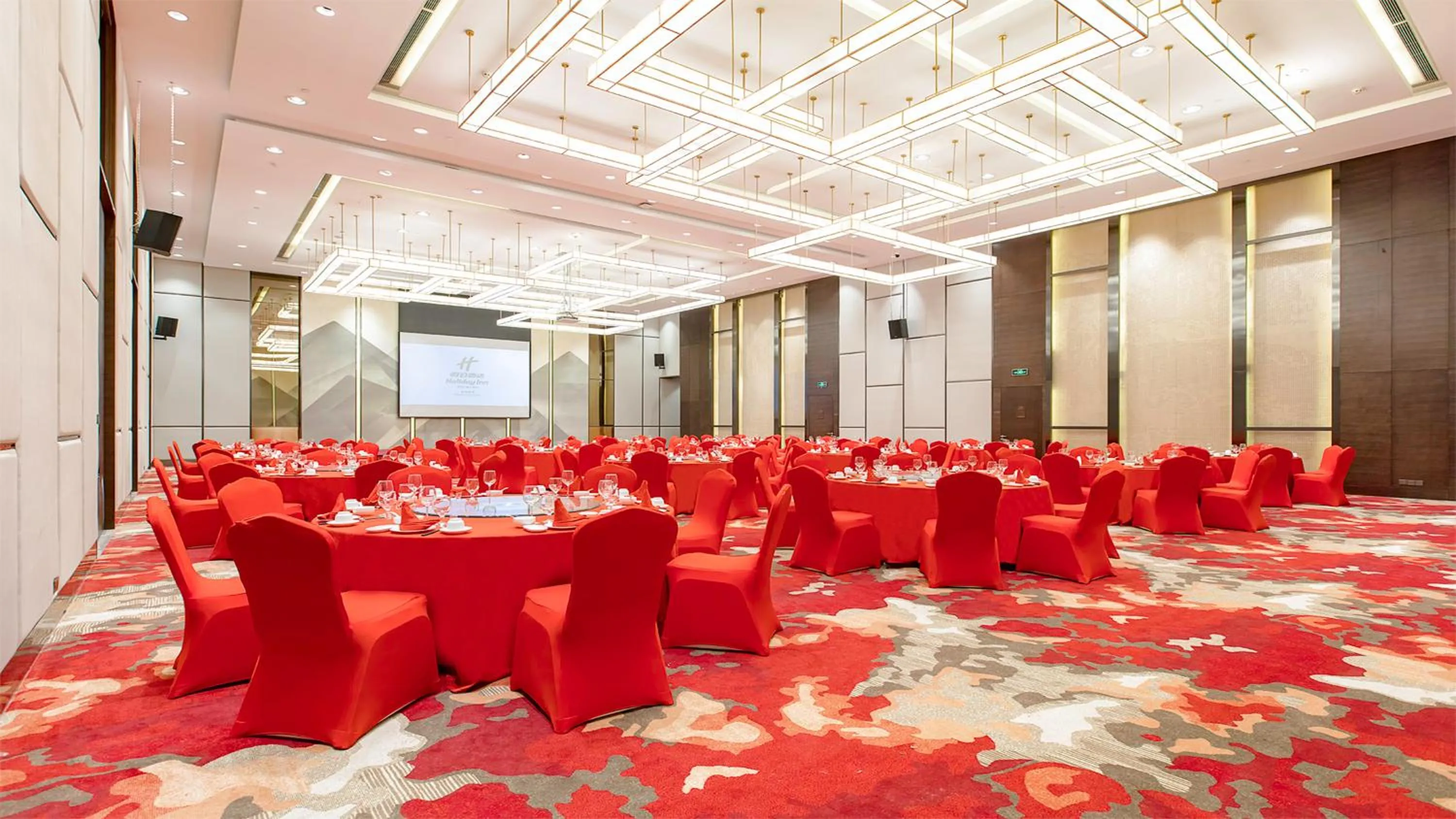 Meeting/conference room in Holiday Inn Baoji Central by IHG