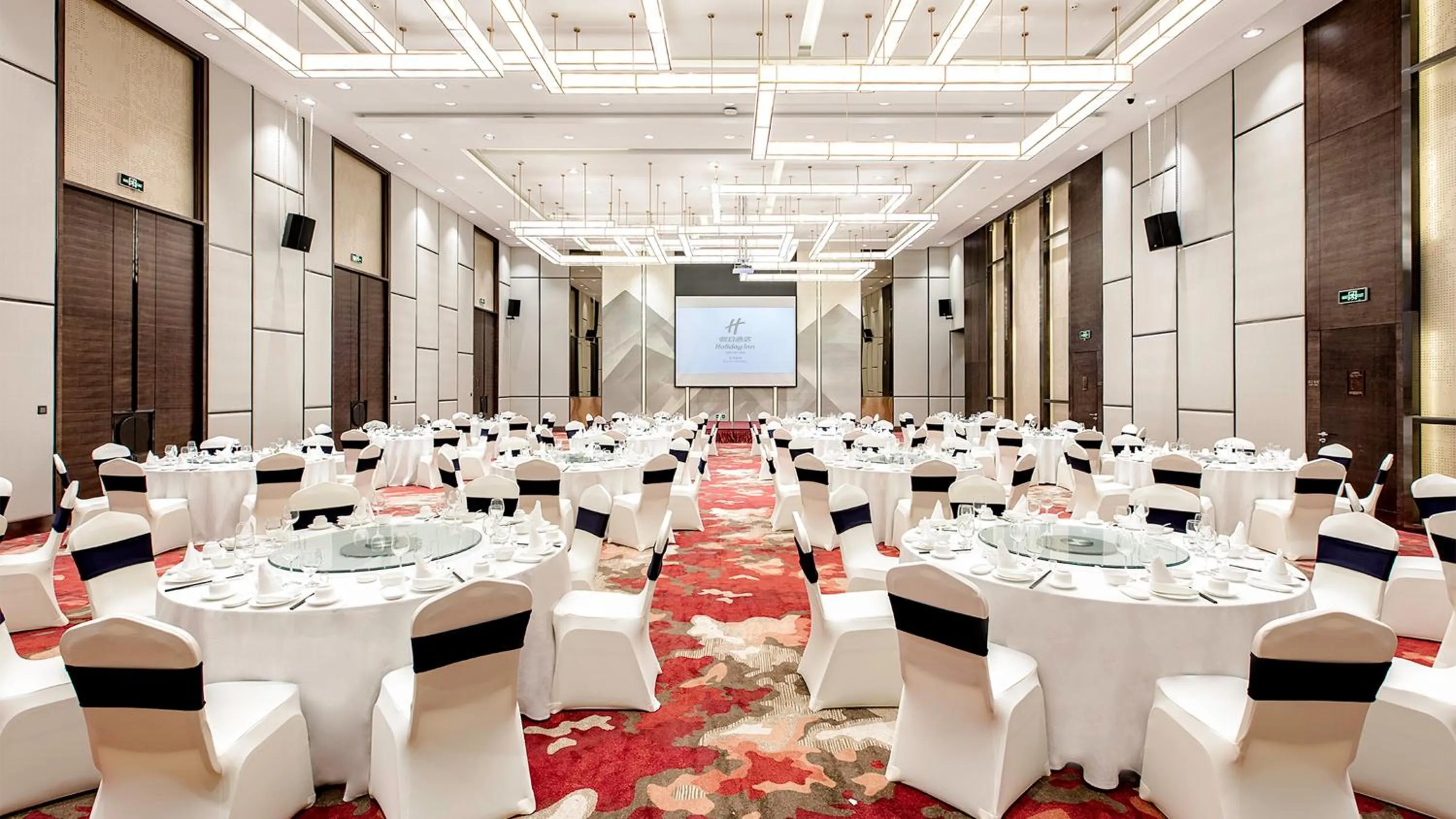 Meeting/conference room in Holiday Inn Baoji Central by IHG