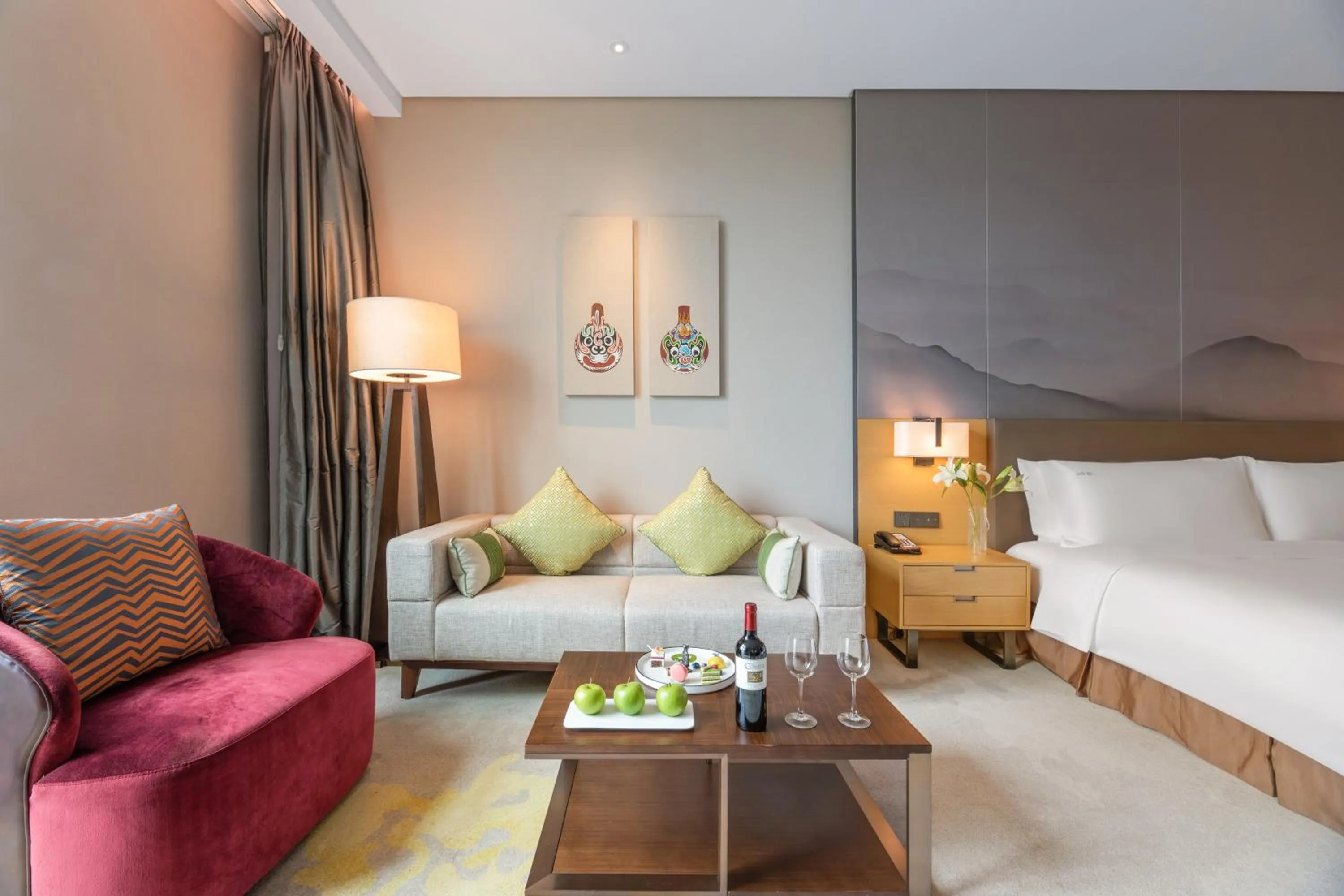 Seating area, Bed in Holiday Inn Baoji Central by IHG