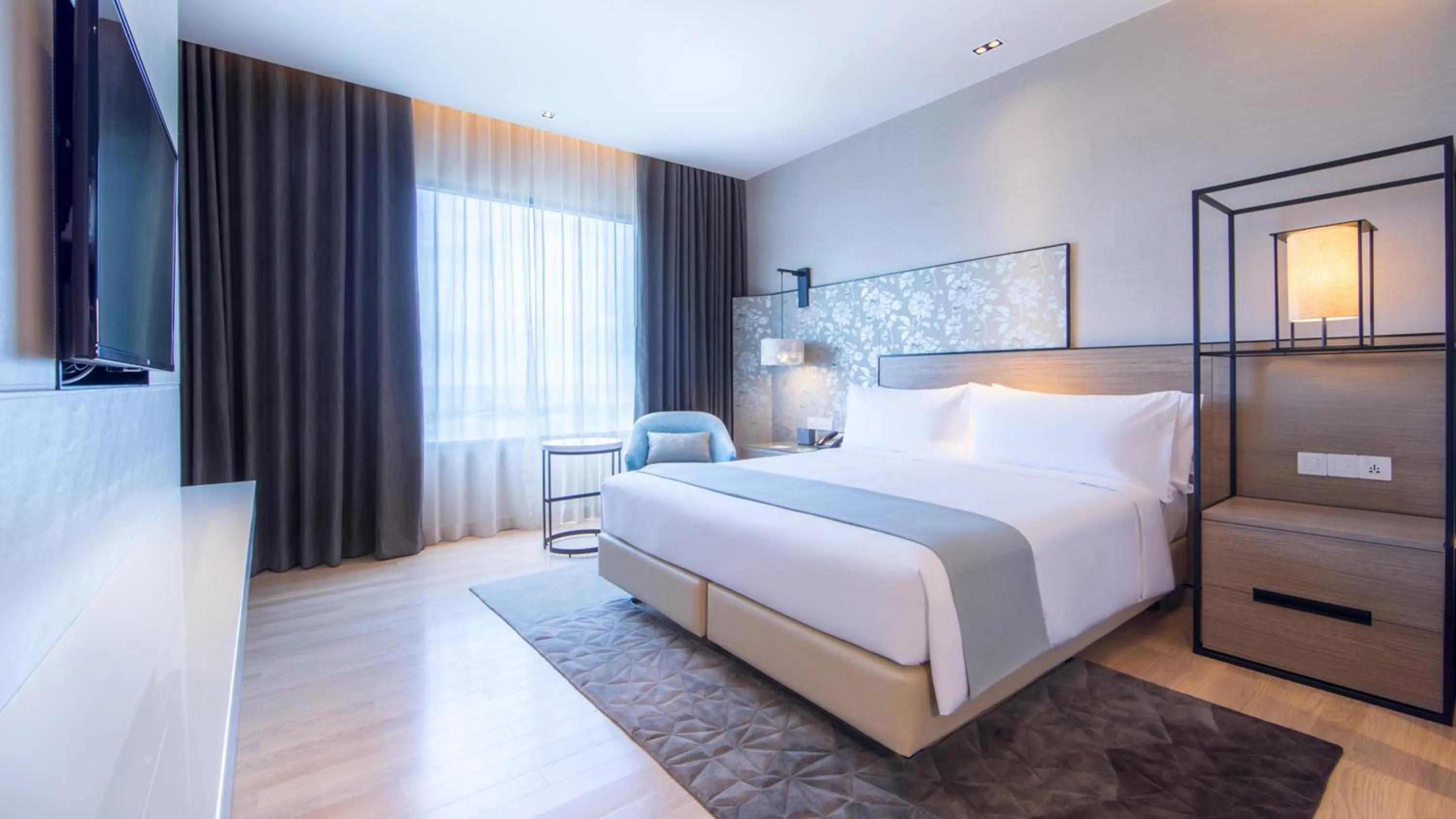 Photo of the whole room, Bed in Holiday Inn & Suites Rayong City Centre by IHG