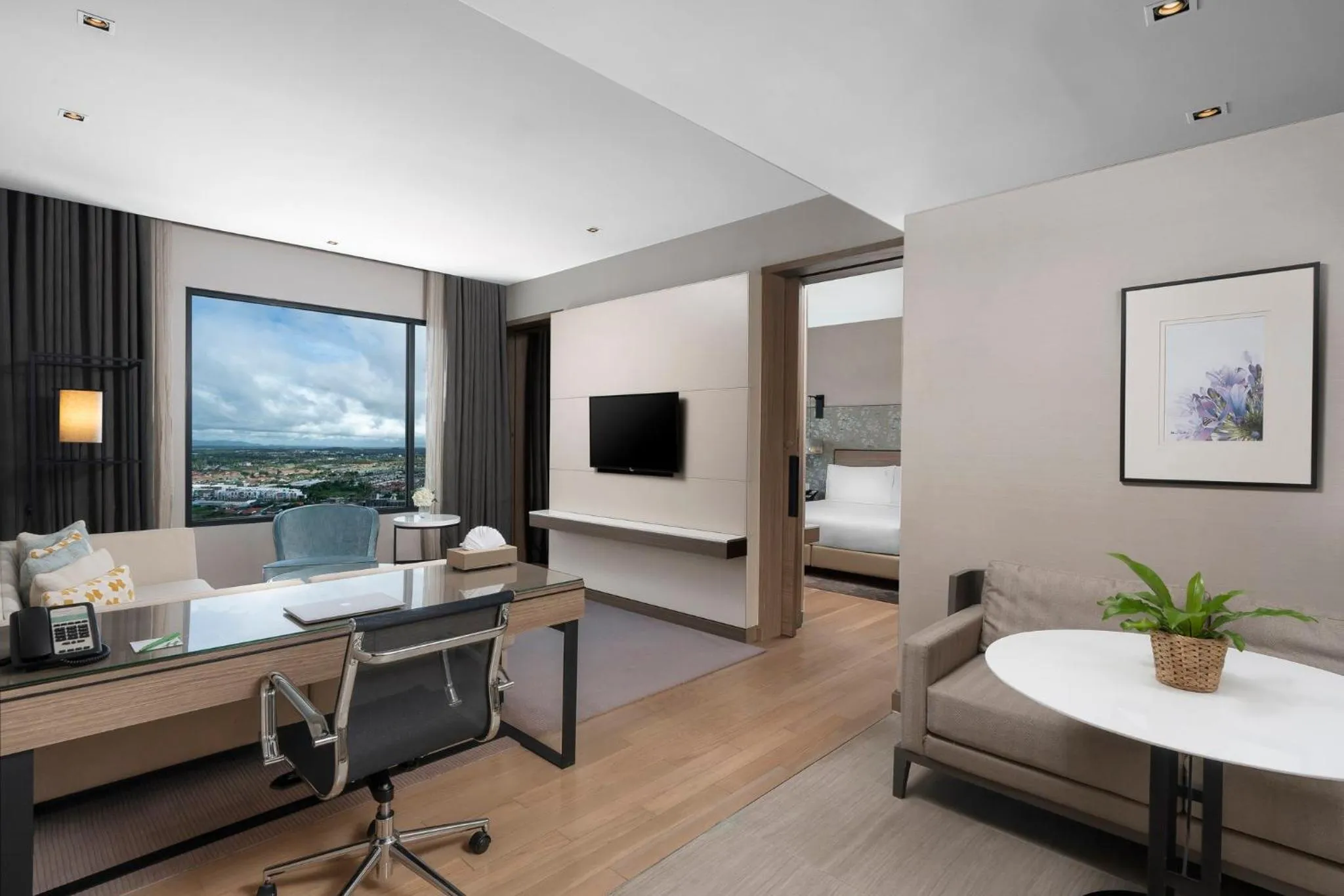 Photo of the whole room, Bed in Holiday Inn & Suites Rayong City Centre by IHG