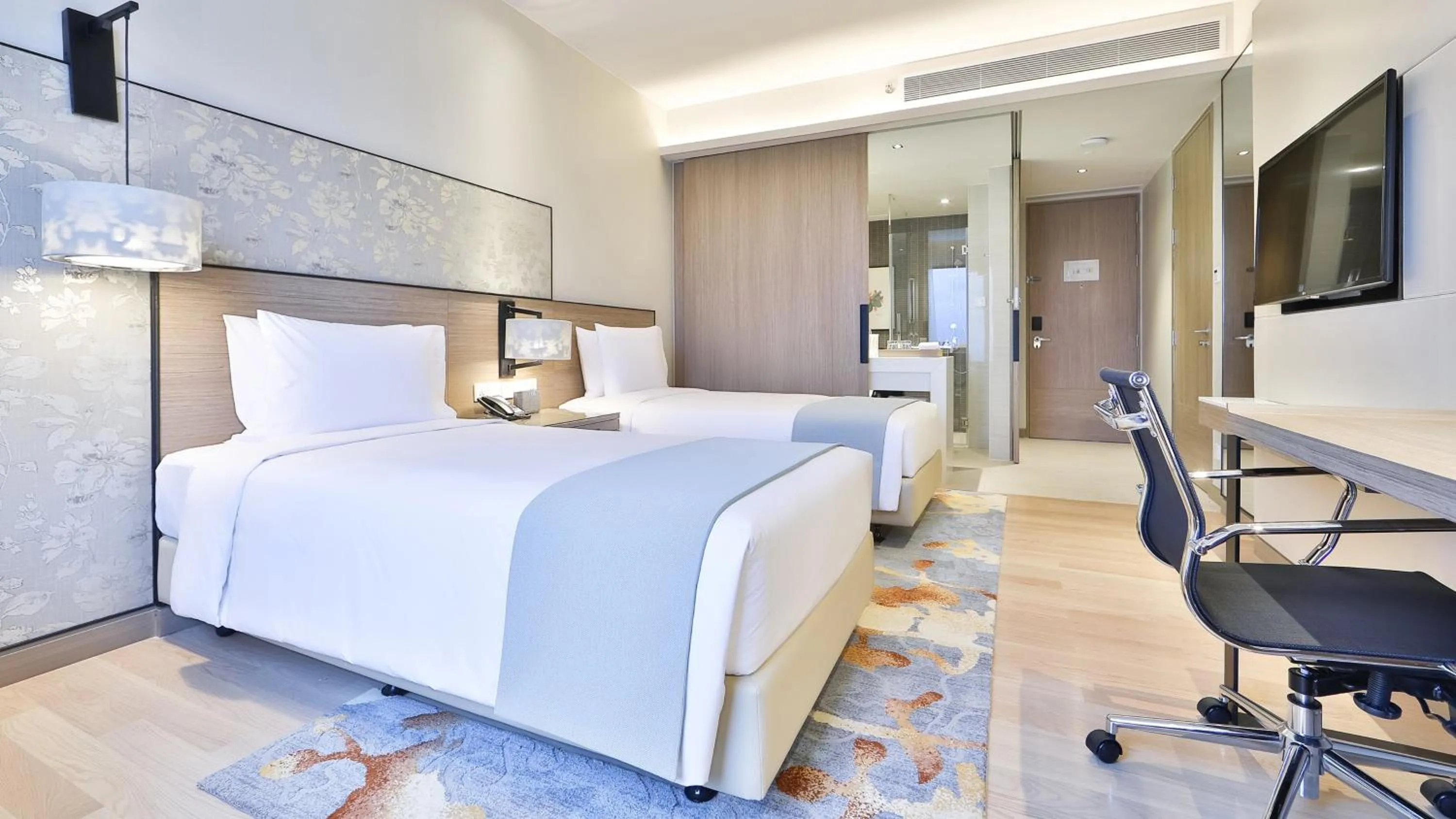 Photo of the whole room, Bed in Holiday Inn & Suites Rayong City Centre by IHG