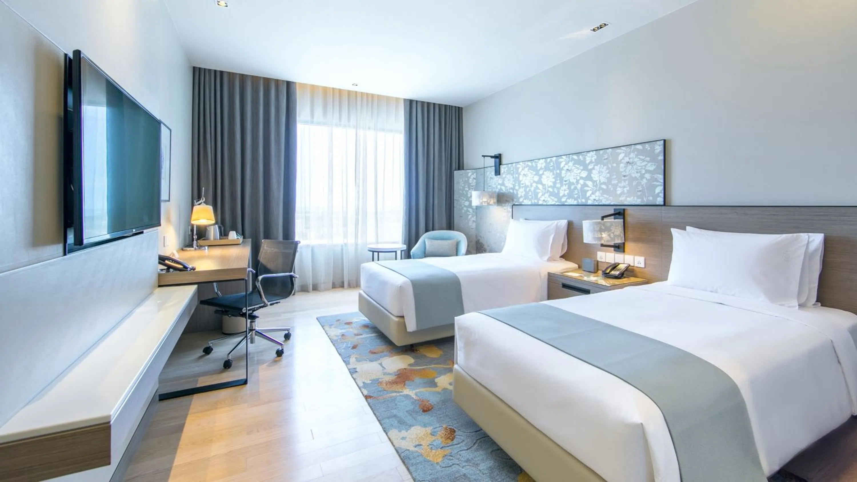 Photo of the whole room, Bed in Holiday Inn & Suites Rayong City Centre by IHG