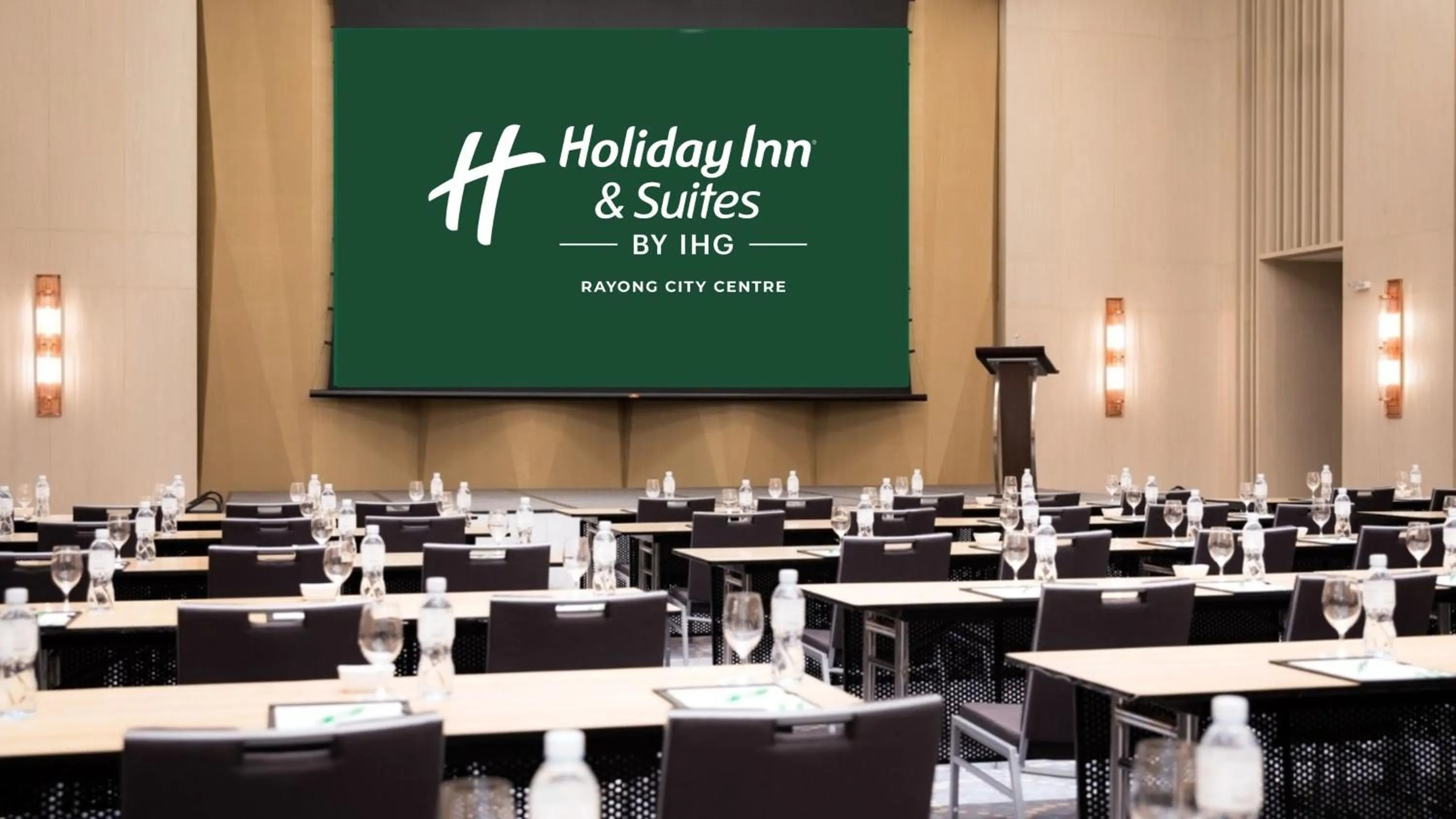 Meeting/conference room in Holiday Inn & Suites Rayong City Centre by IHG