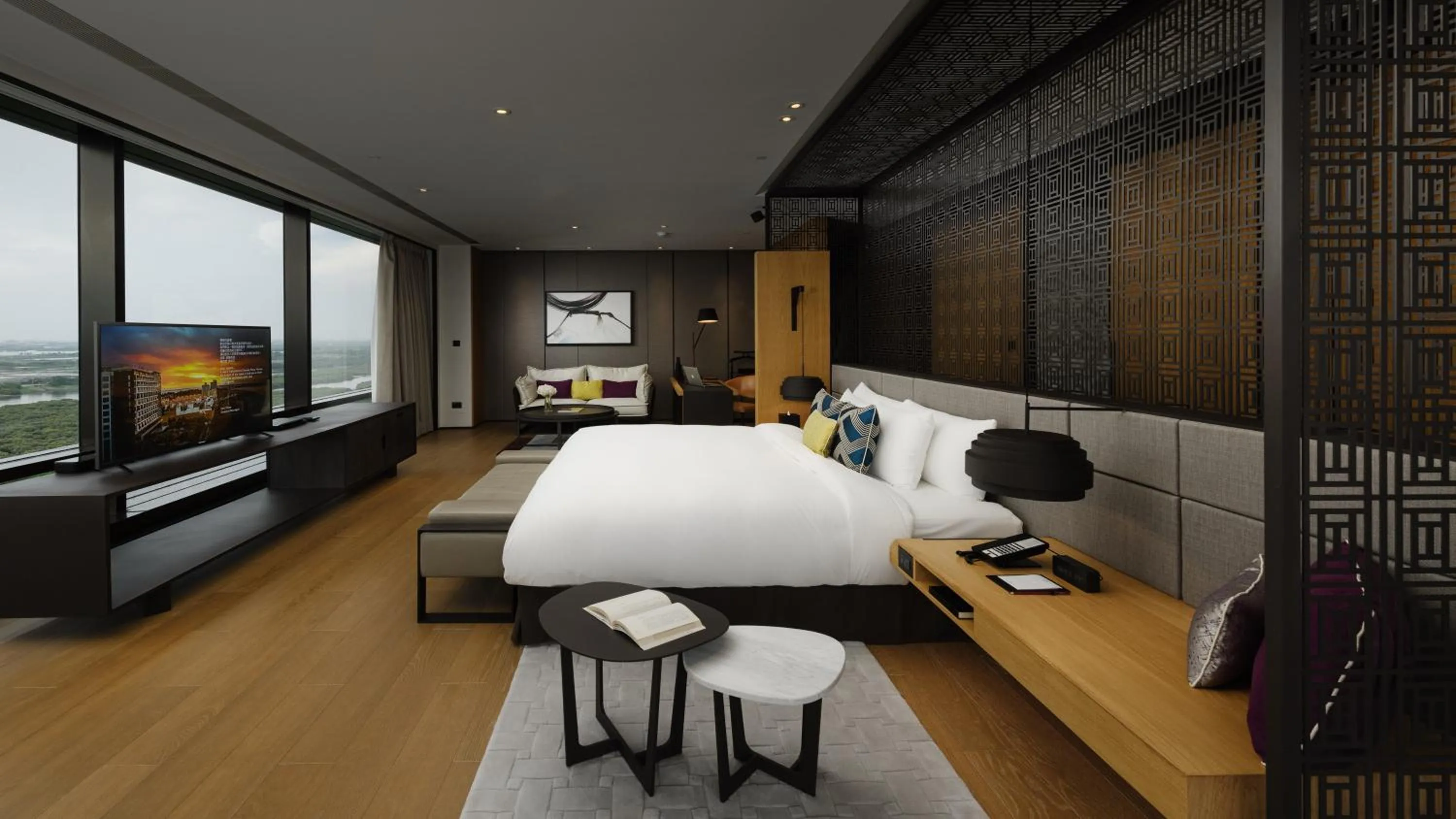 Bedroom, Bed in Crowne Plaza Tainan by IHG