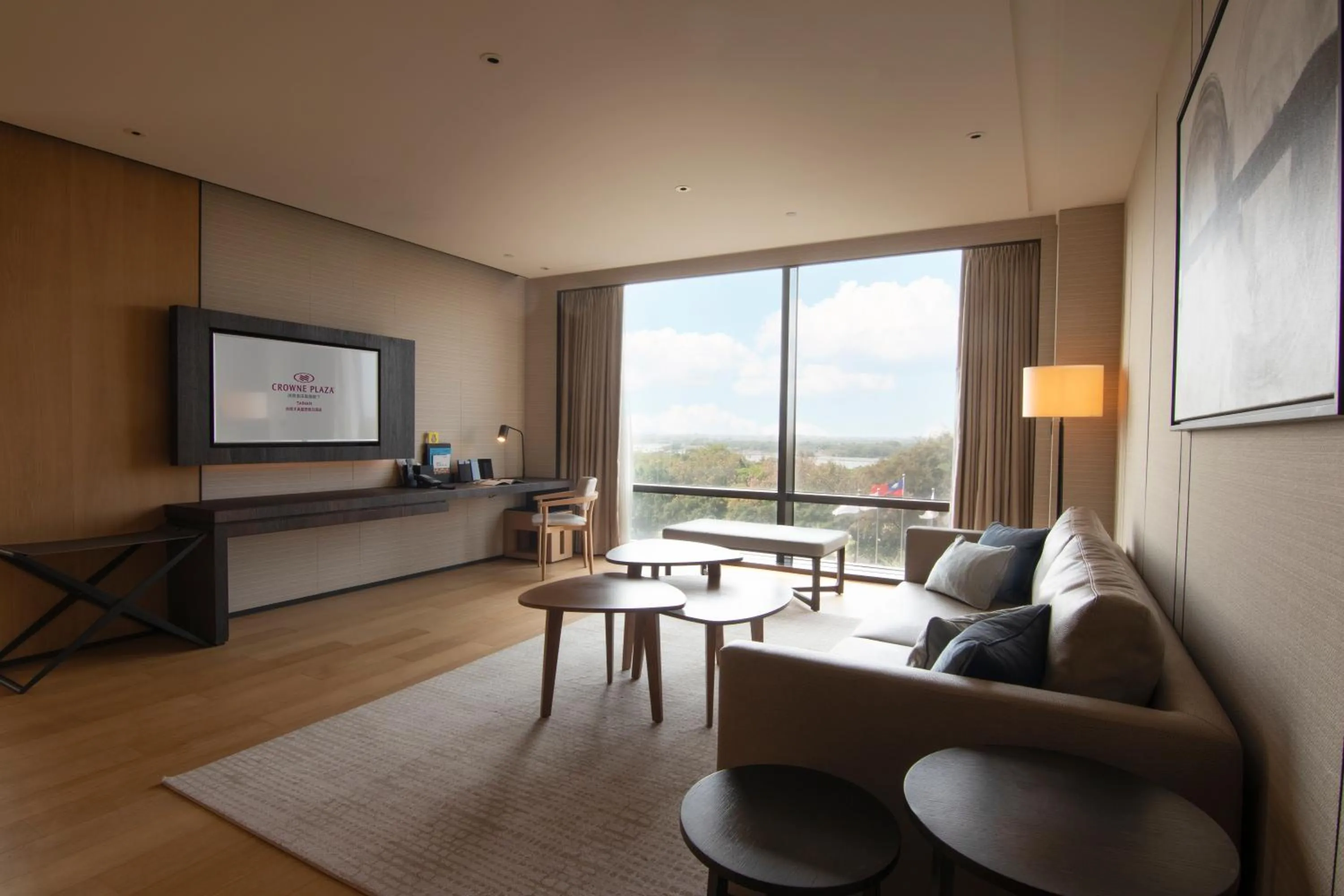 TV and multimedia in Crowne Plaza Tainan by IHG
