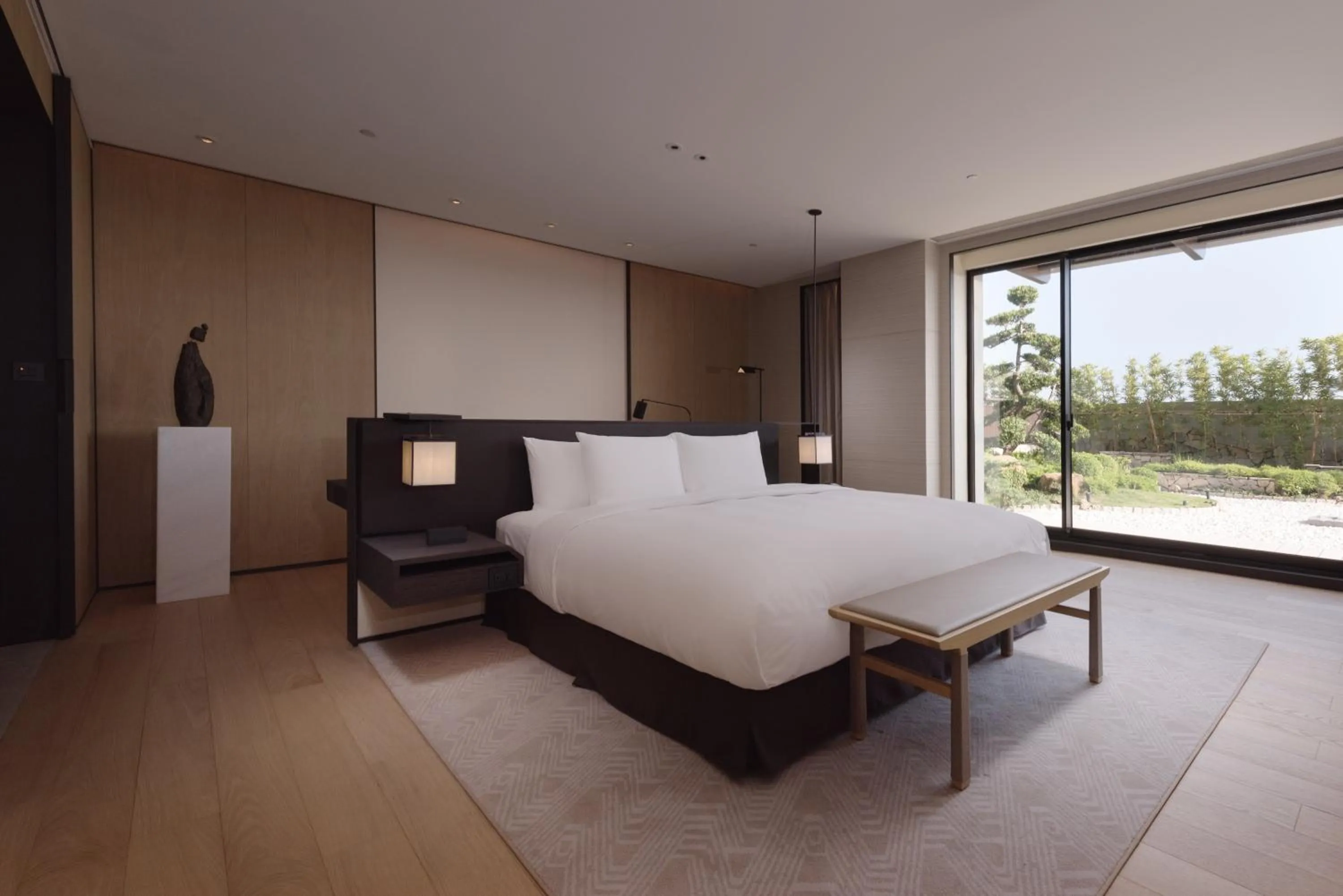 Bedroom, Bed in Crowne Plaza Tainan by IHG