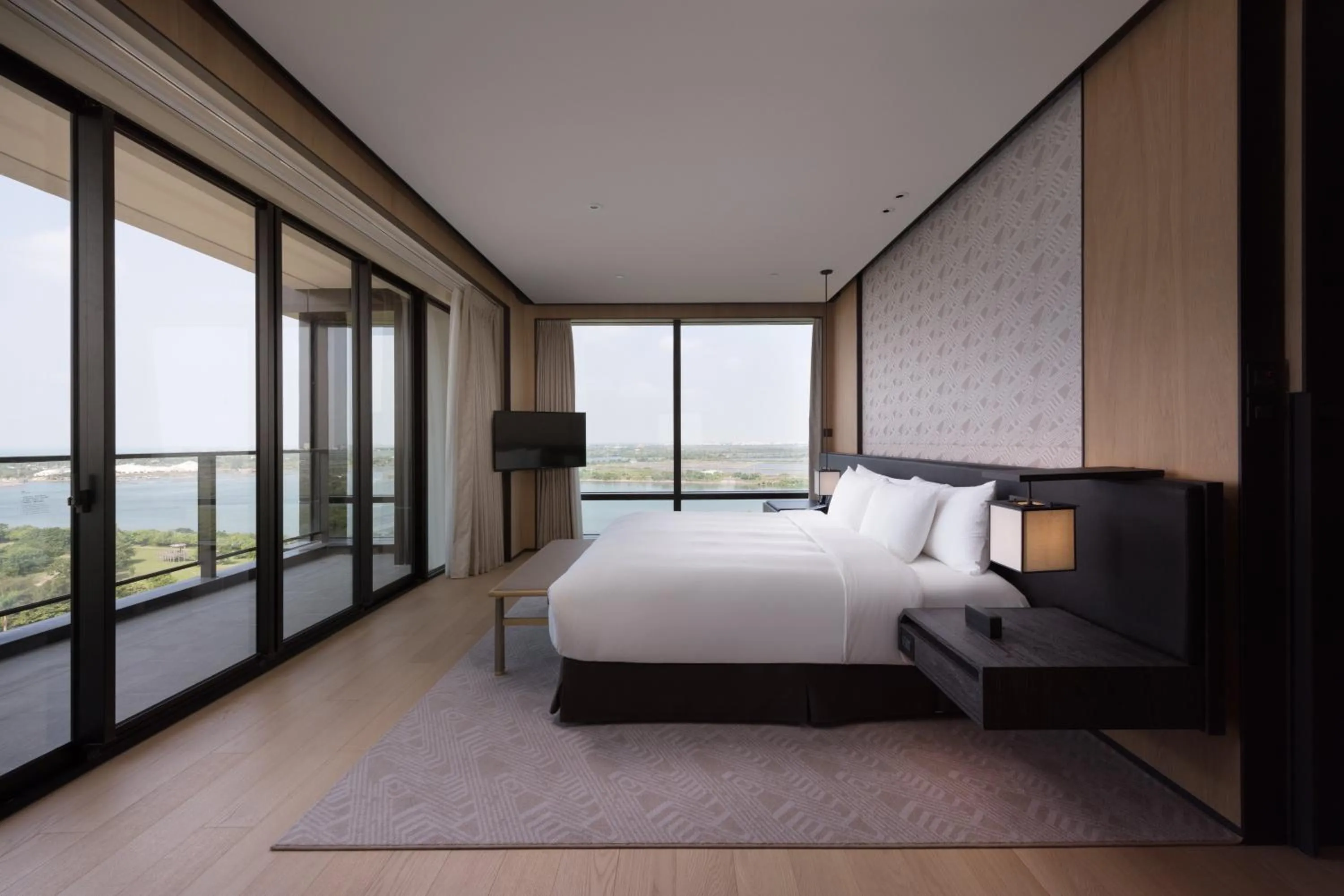 Bedroom, Bed in Crowne Plaza Tainan by IHG