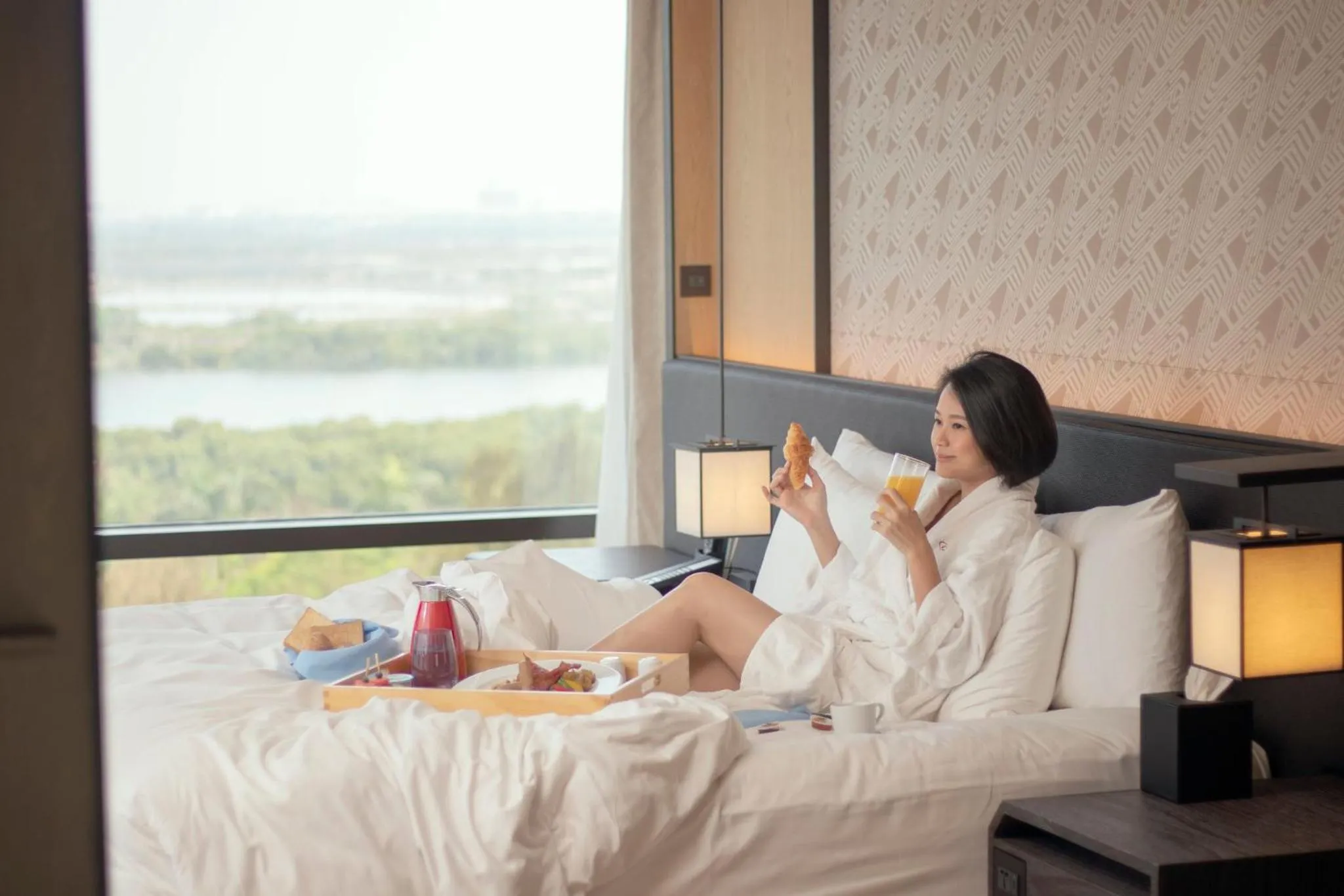 Photo of the whole room, Bed in Crowne Plaza Tainan by IHG