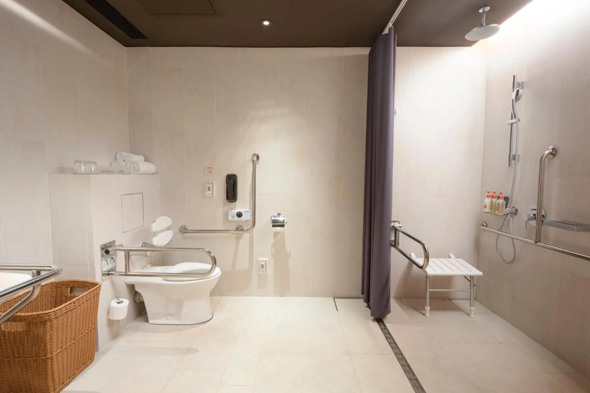 Photo of the whole room in Crowne Plaza Tainan by IHG