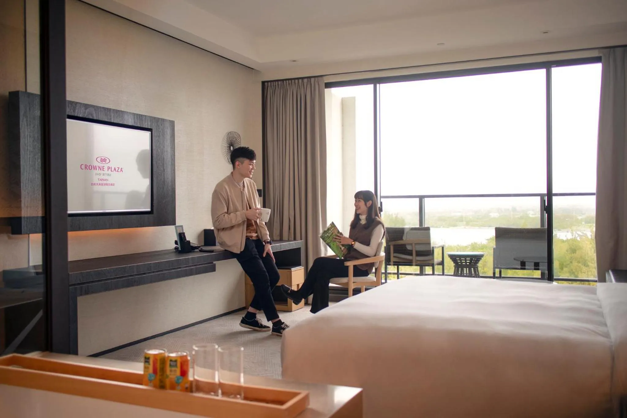 Photo of the whole room, Bed in Crowne Plaza Tainan by IHG