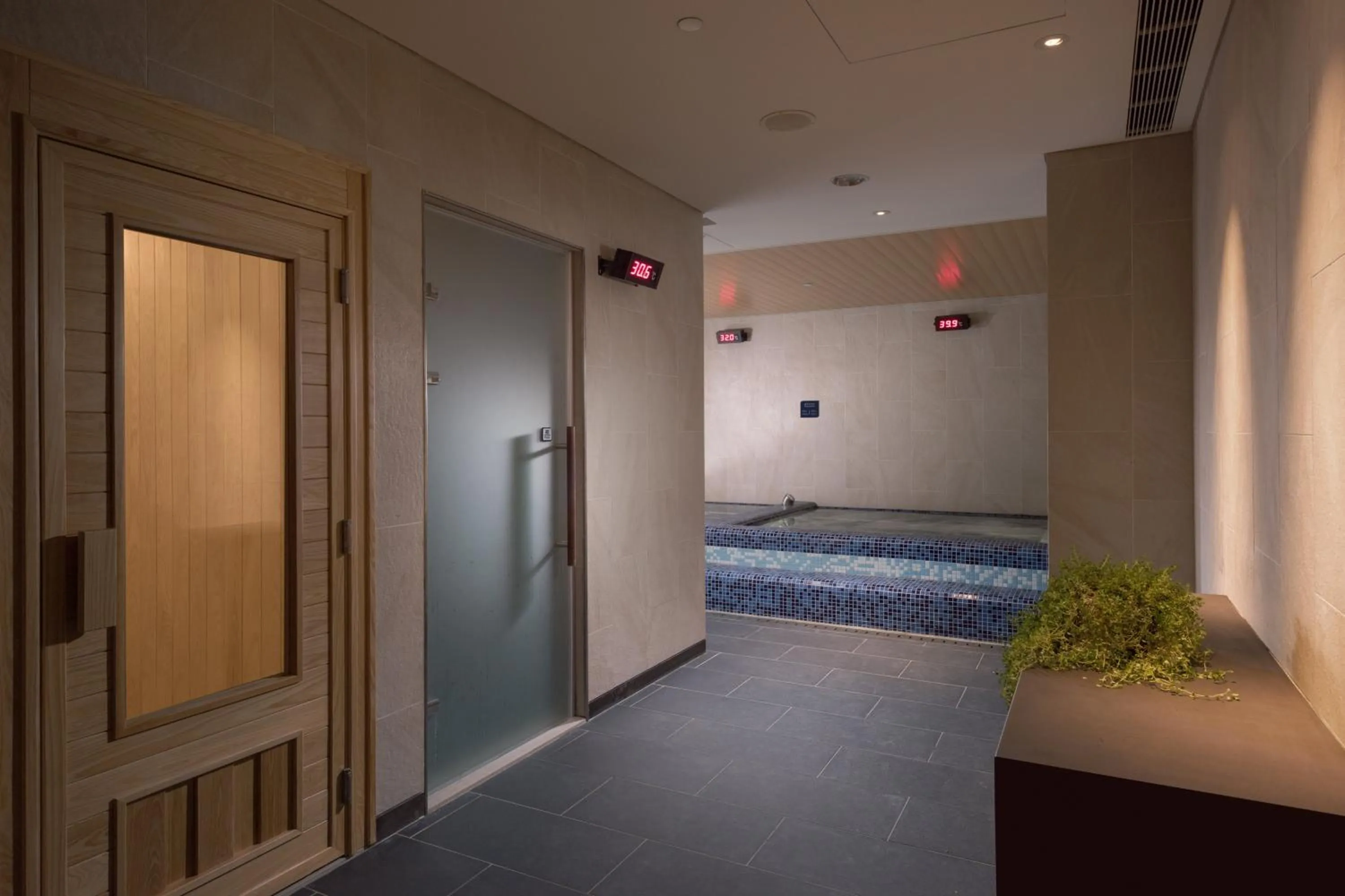 Fitness centre/facilities, Bed in Crowne Plaza Tainan by IHG