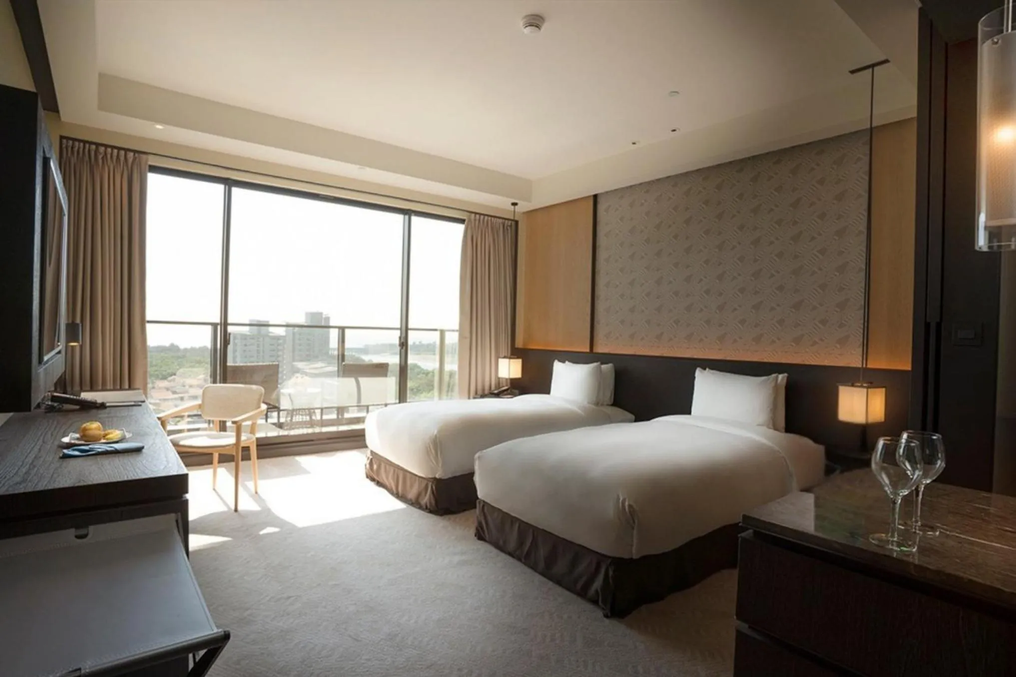 Photo of the whole room, Bed in Crowne Plaza Tainan by IHG