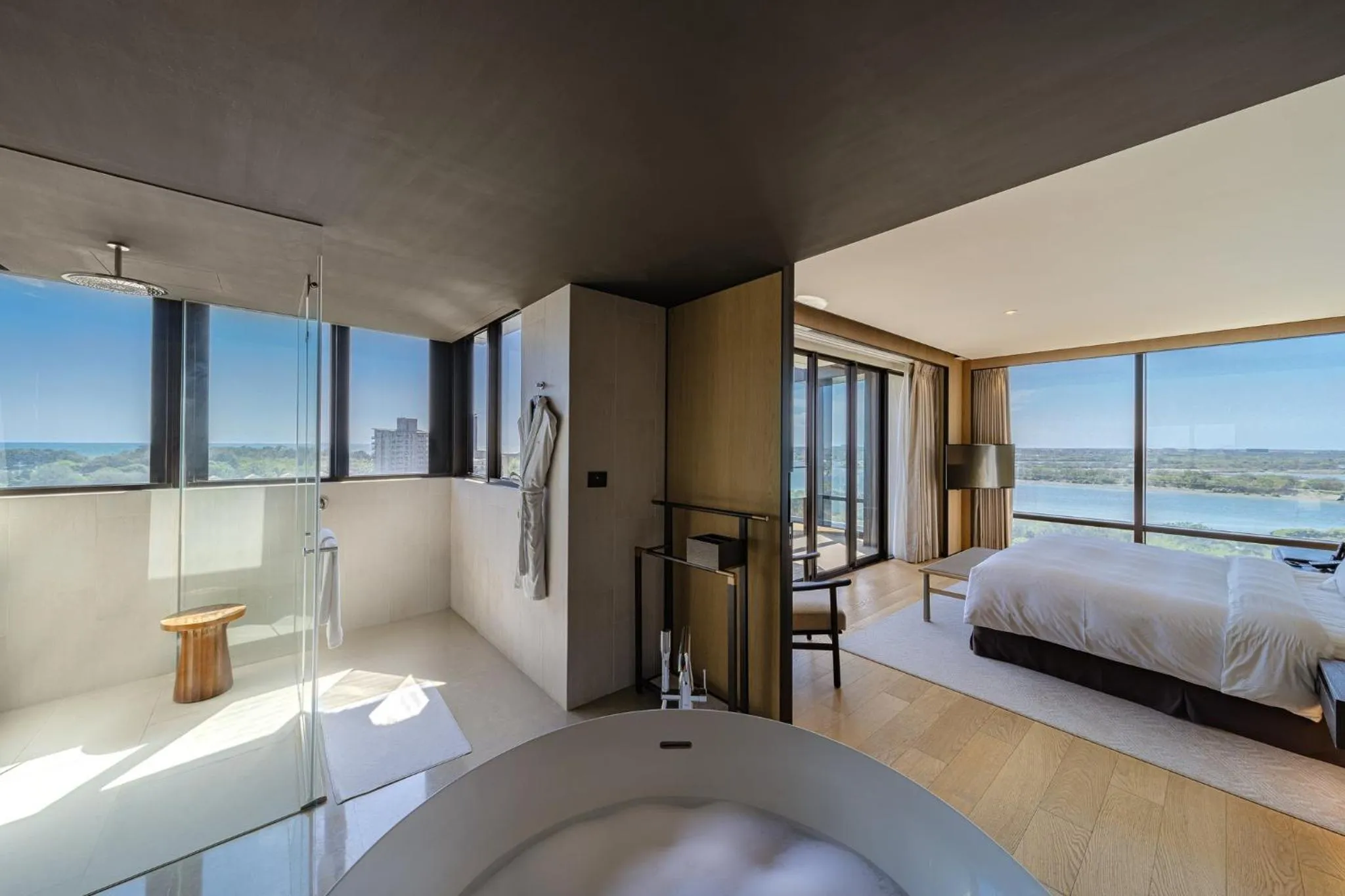 Bedroom, Bed in Crowne Plaza Tainan by IHG