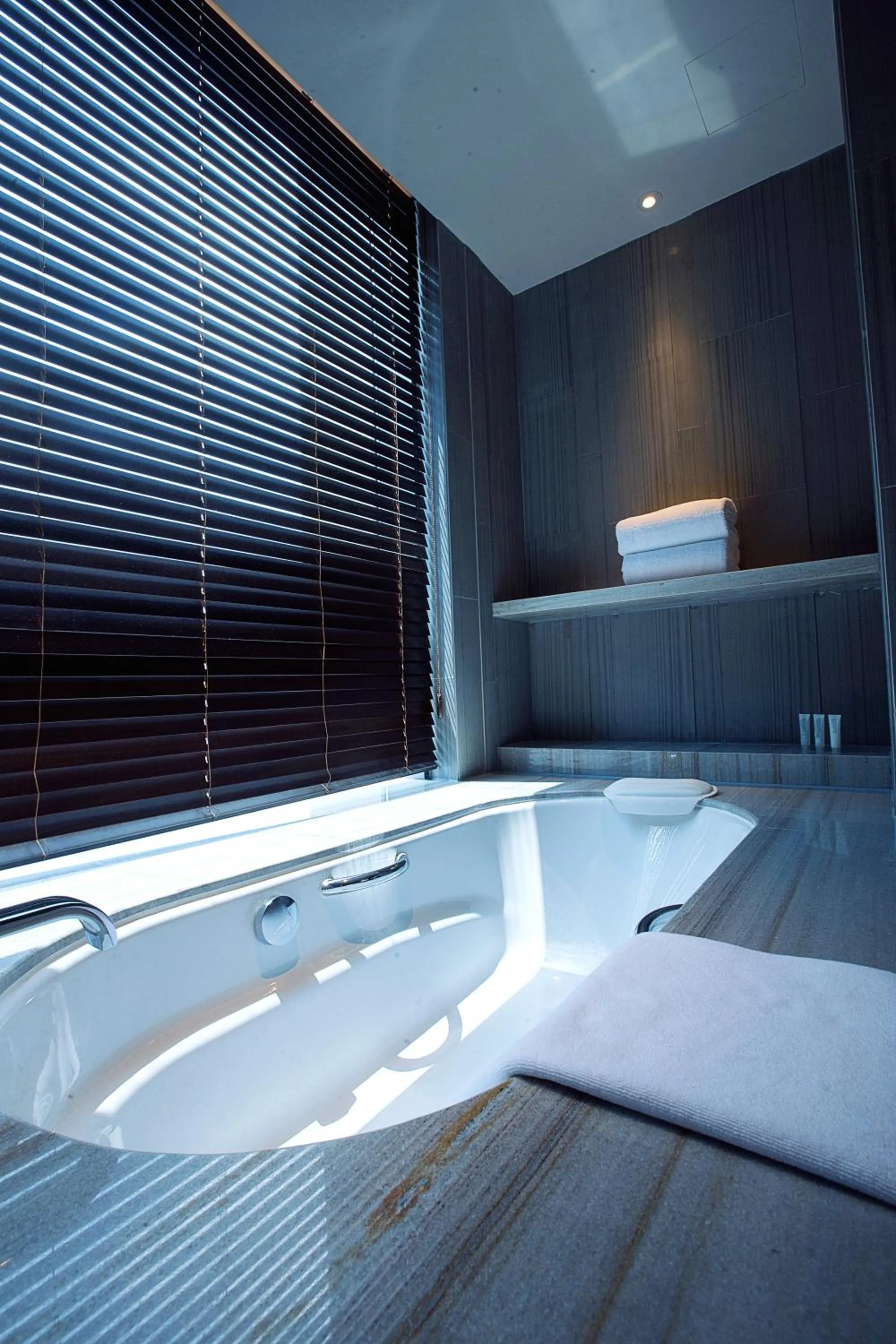 Bathroom in HUALUXE Wuxi Taihu