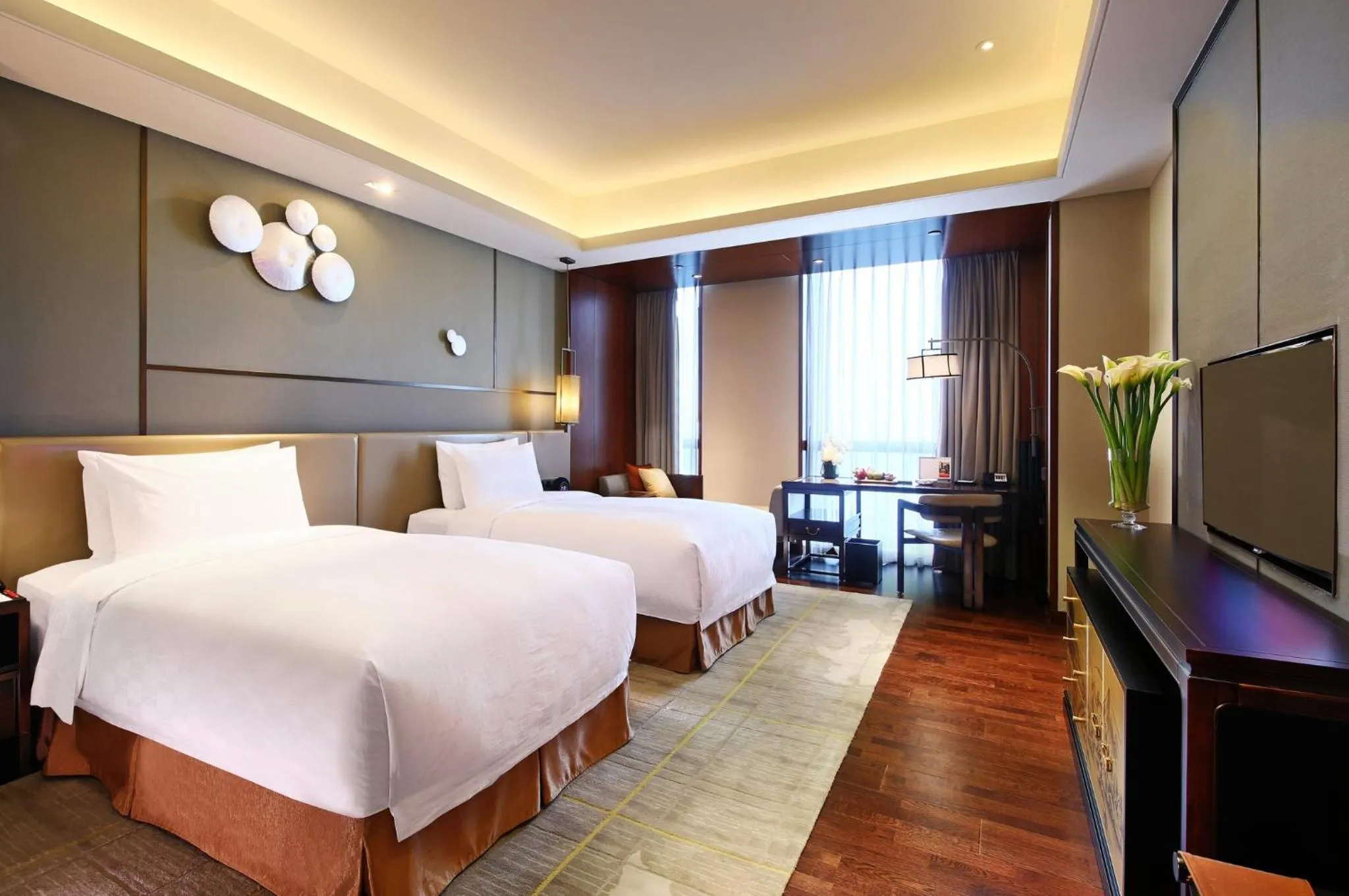 Photo of the whole room, Bed in HUALUXE Wuxi Taihu