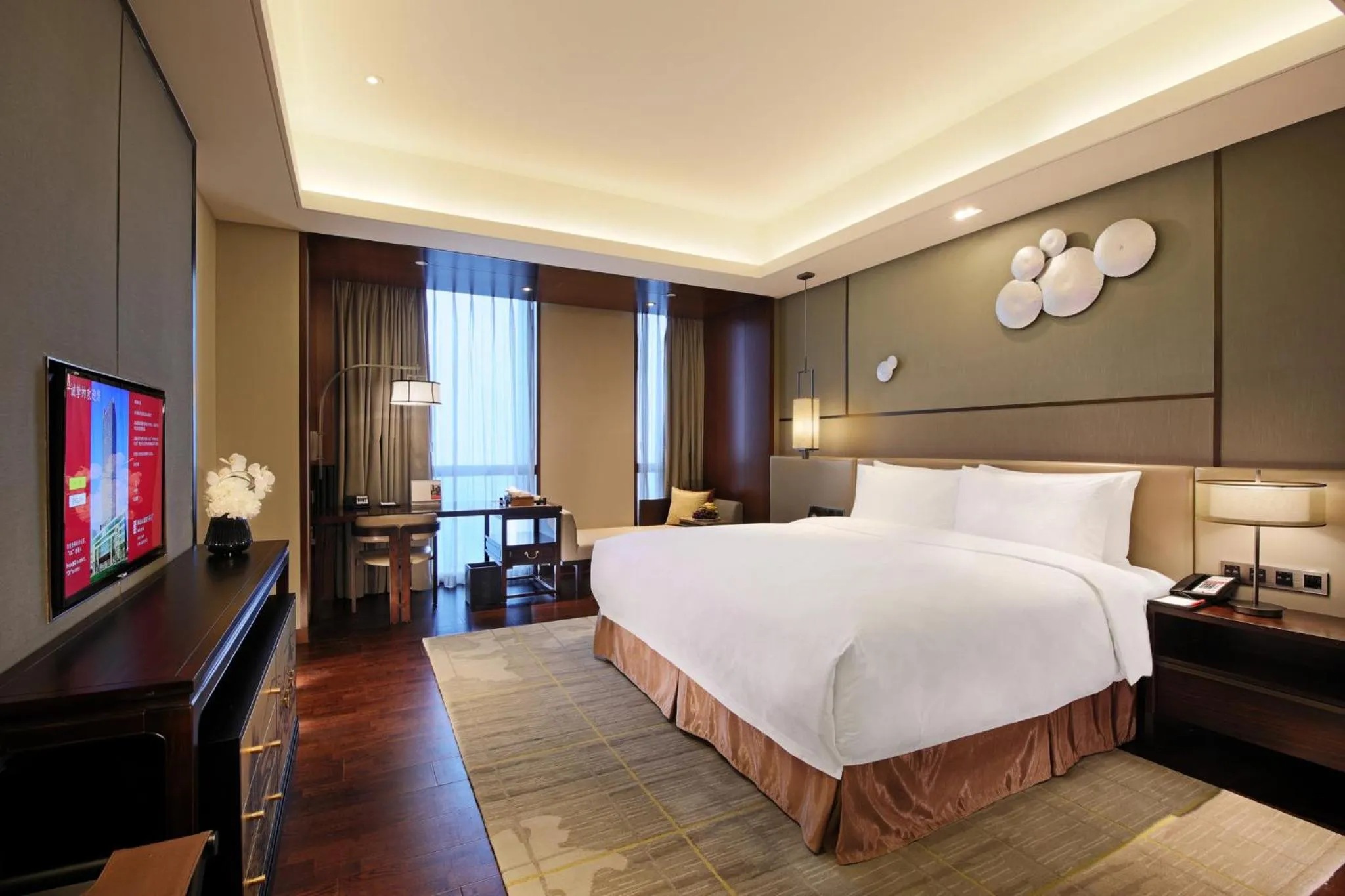 Photo of the whole room, Bed in HUALUXE Wuxi Taihu