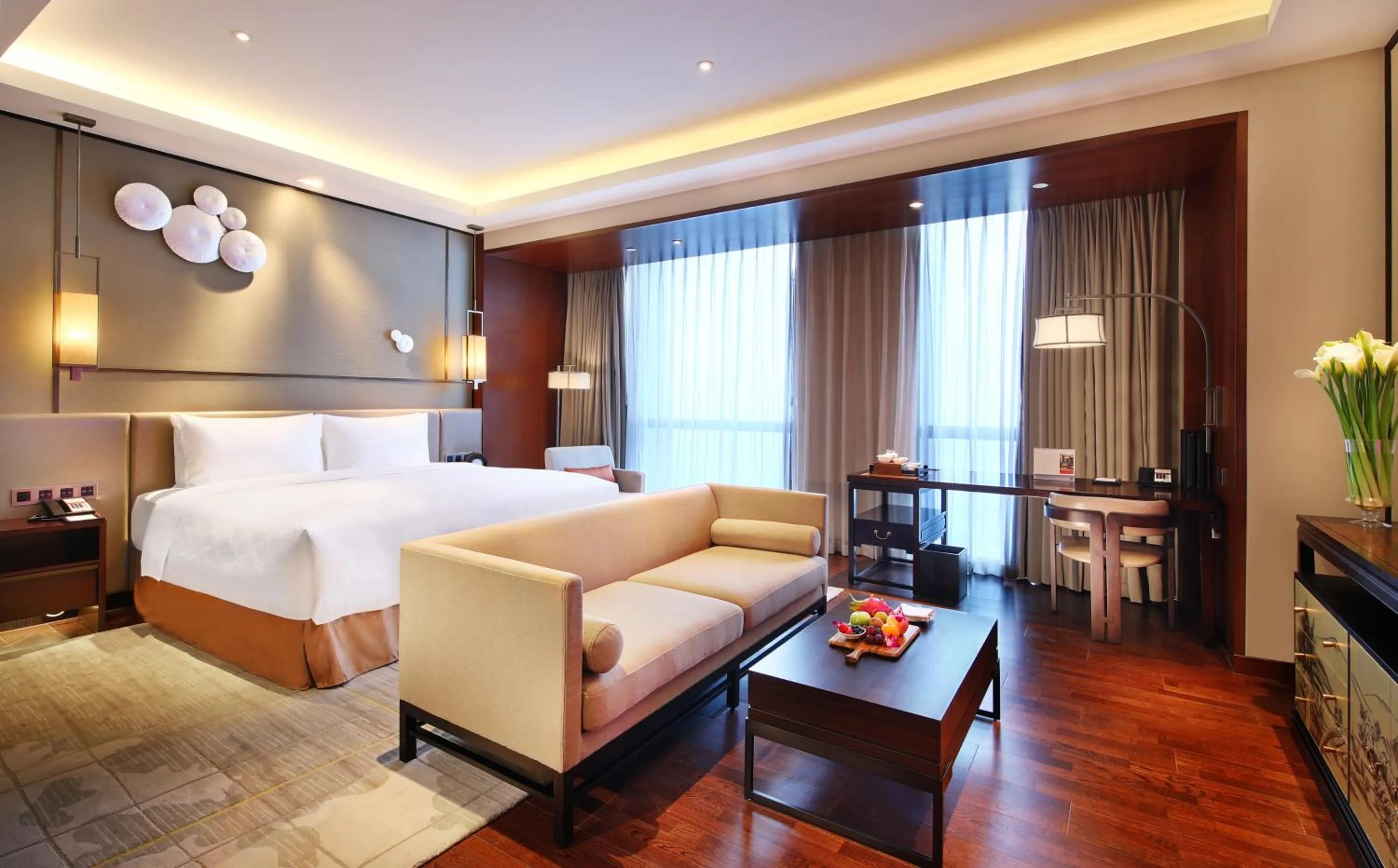 Photo of the whole room, Bed in HUALUXE Wuxi Taihu