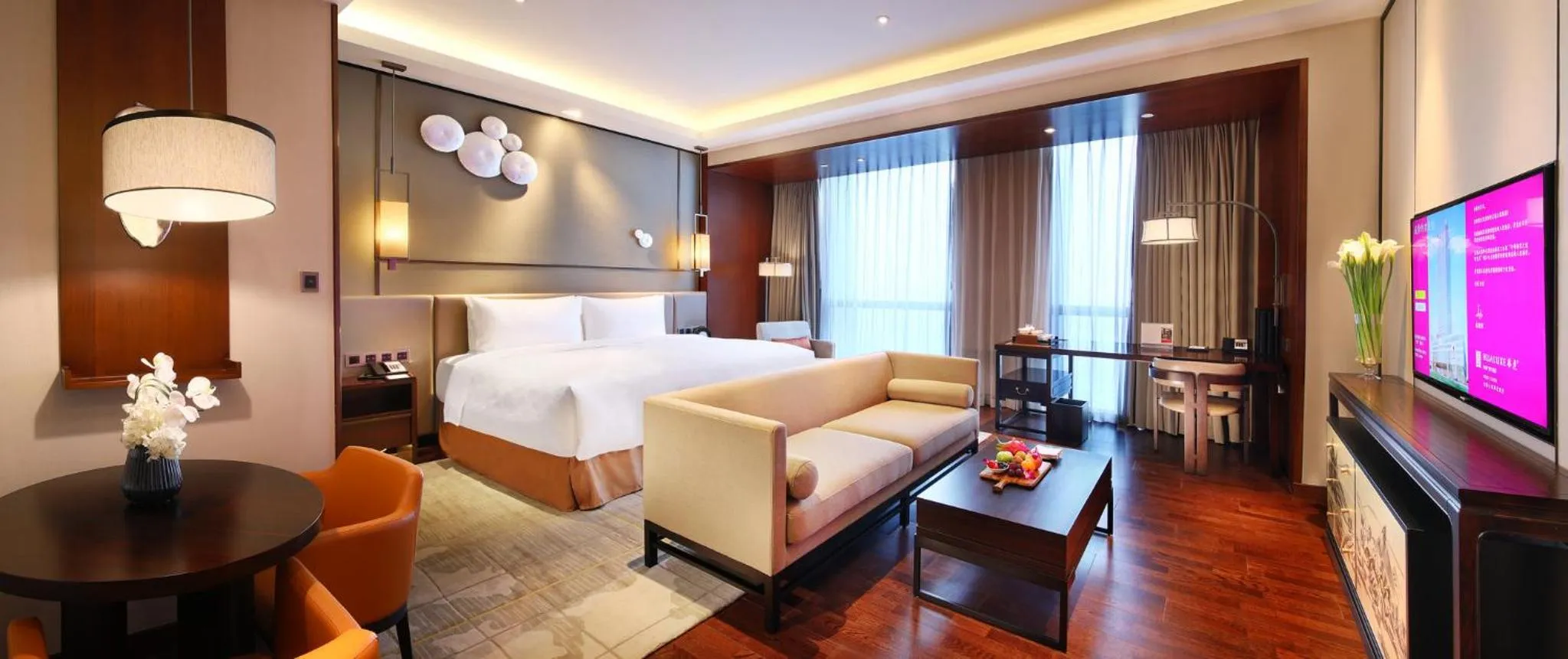 Photo of the whole room, Bed in HUALUXE Wuxi Taihu