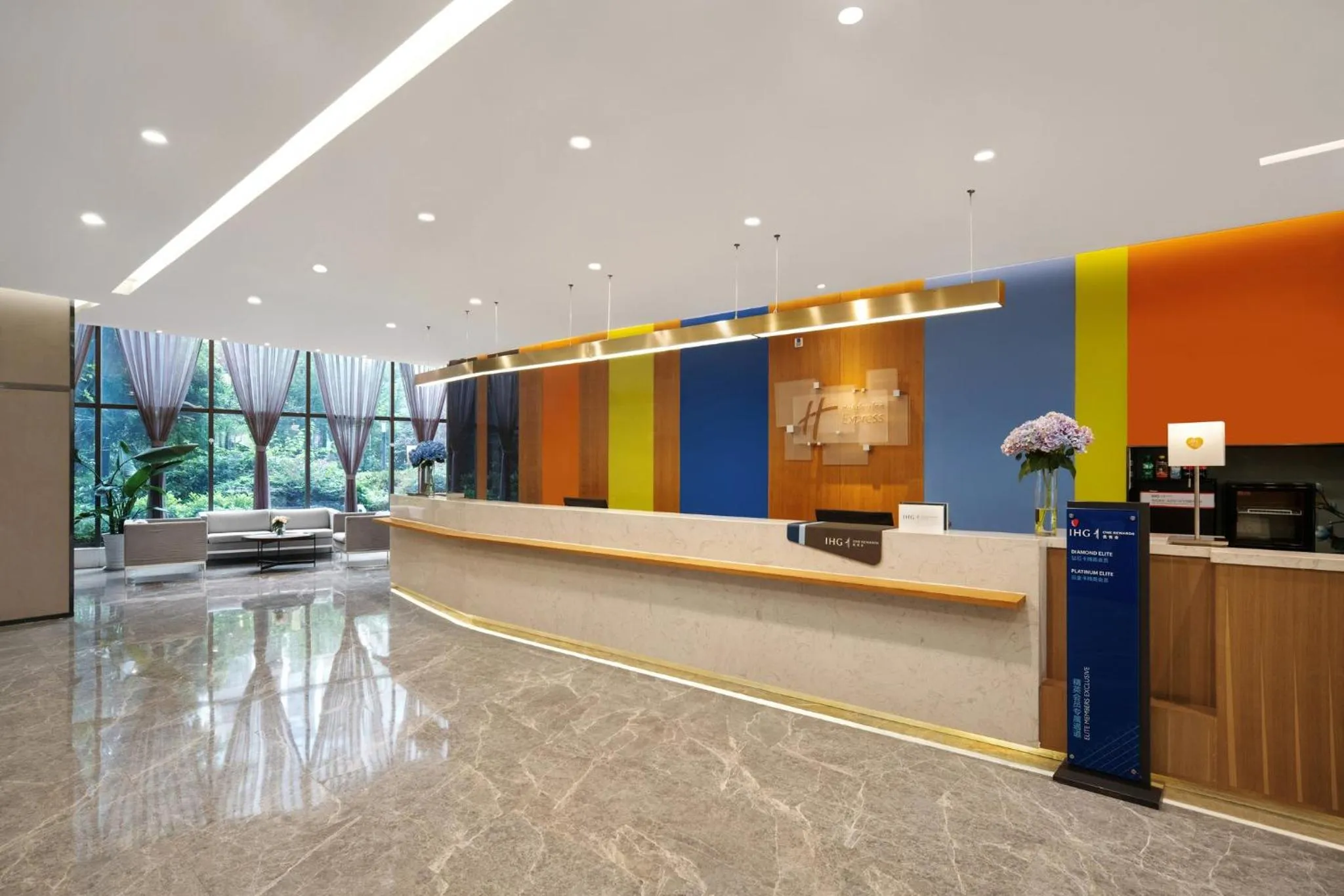 Property building in Holiday Inn Express Chengdu Airport Zone Shuangliu International Airport