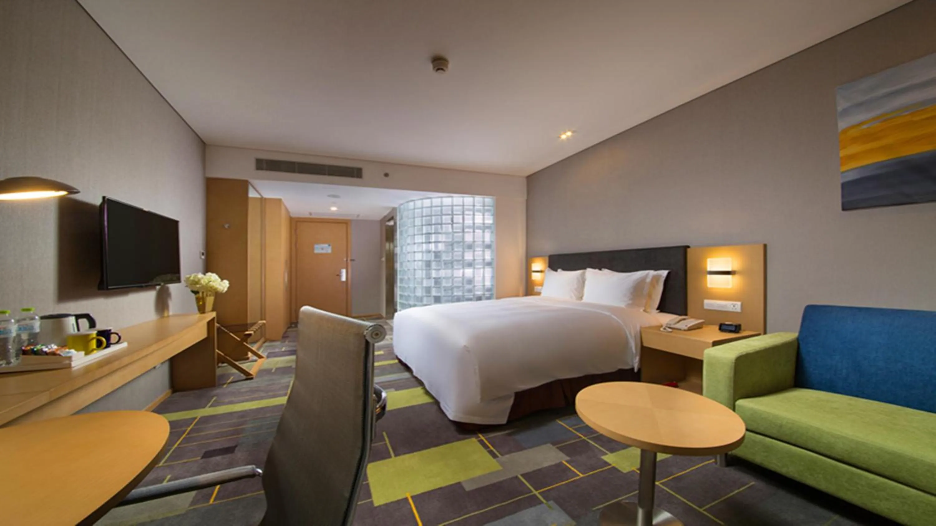 Photo of the whole room, Bed in Holiday Inn Express Chengdu Airport Zone Shuangliu International Airport