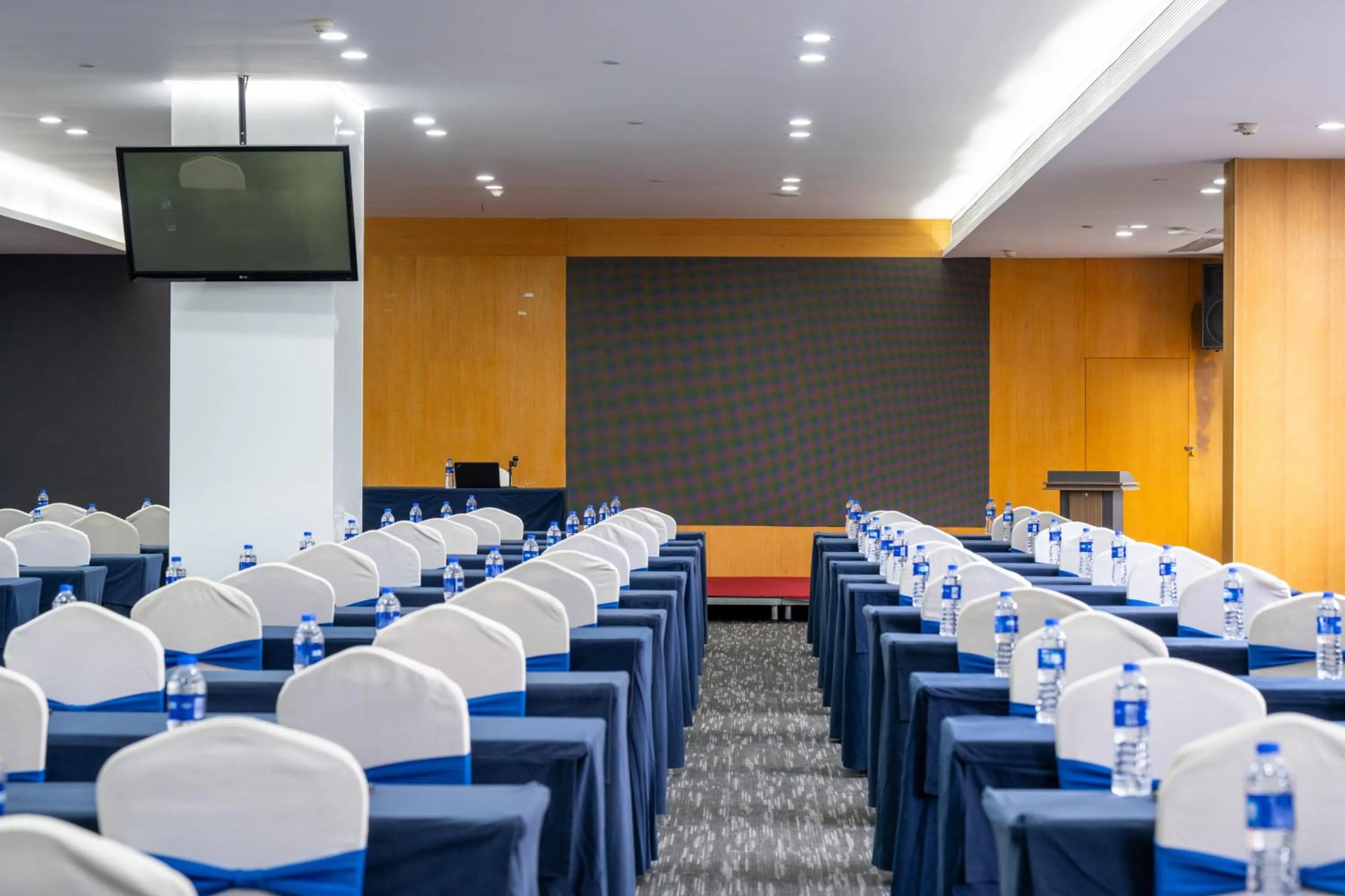 Meeting/conference room in Holiday Inn Express Chengdu Airport Zone Shuangliu International Airport