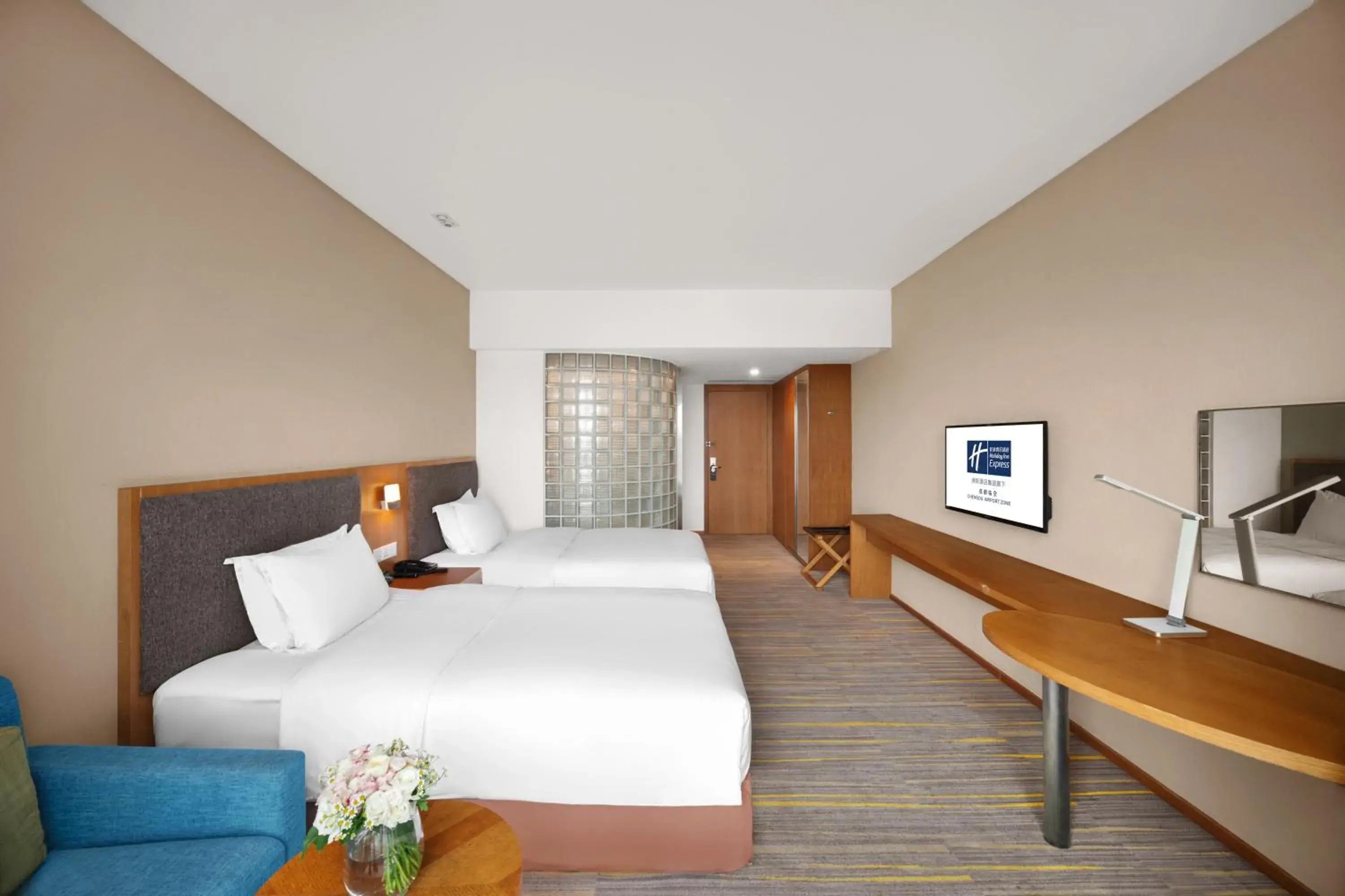 Standard Twin Room in Holiday Inn Express Chengdu Airport Zone Shuangliu International Airport Standard Twin Room in Holiday Inn Express Chengdu Airport Zone Shuangliu International Airport
