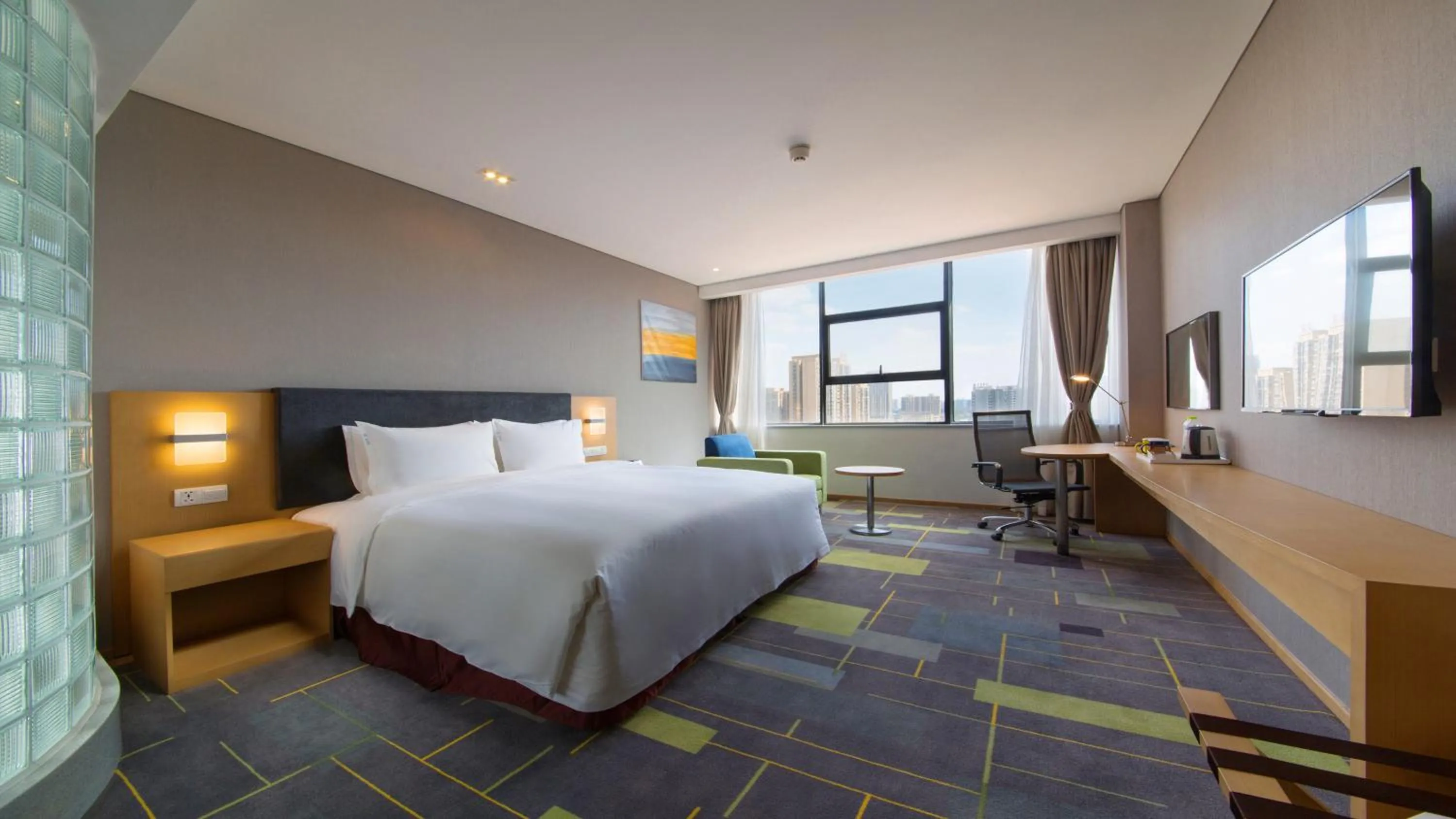 Photo of the whole room, Bed in Holiday Inn Express Chengdu Airport Zone Shuangliu International Airport