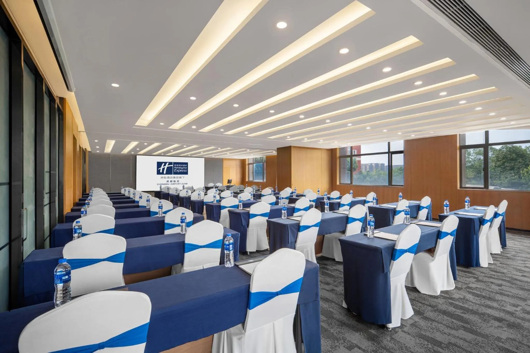Meeting/conference room in Holiday Inn Express Chengdu Airport Zone Shuangliu International Airport