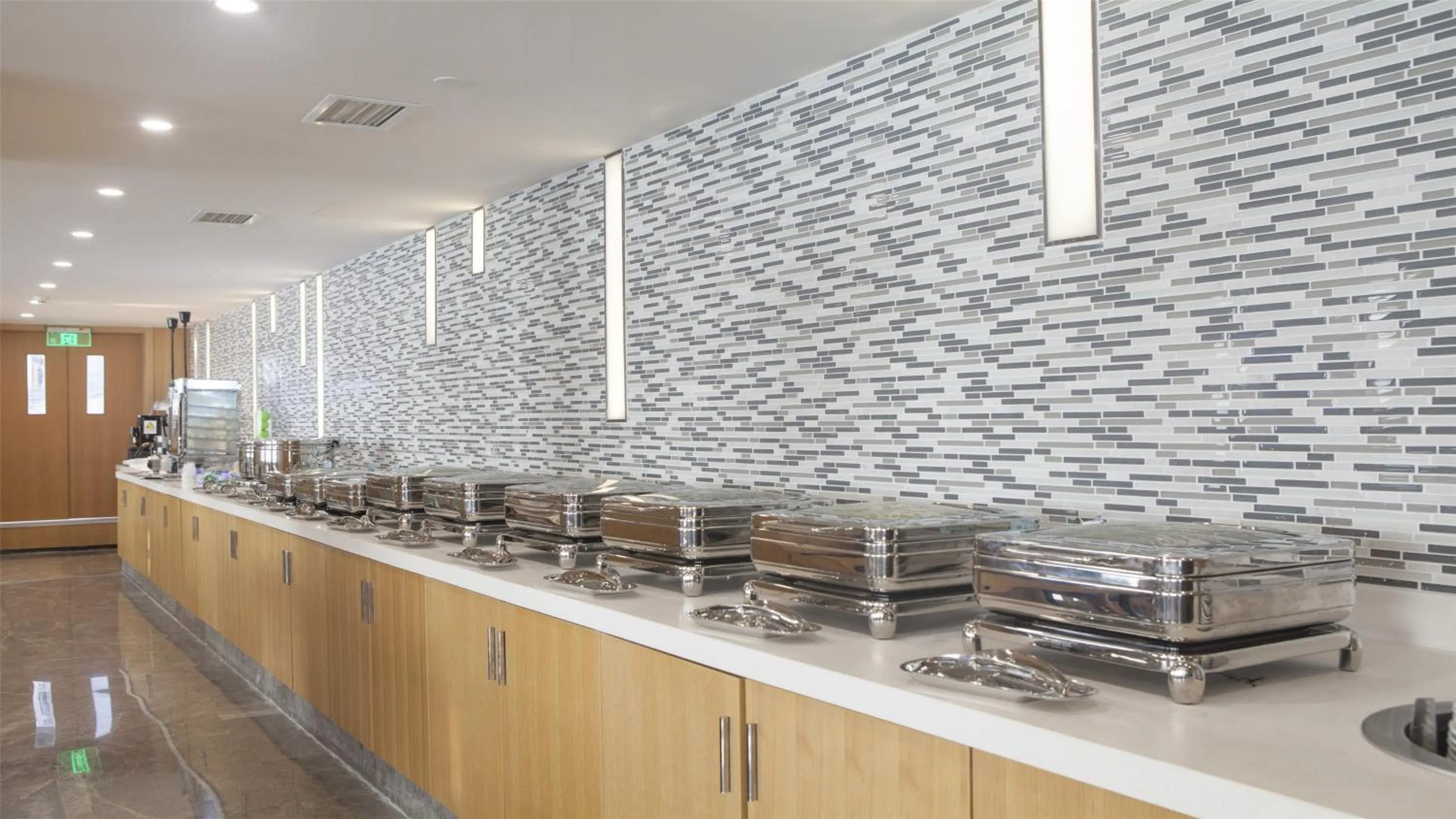 Restaurant/places to eat in Holiday Inn Express Chengdu Airport Zone Shuangliu International Airport